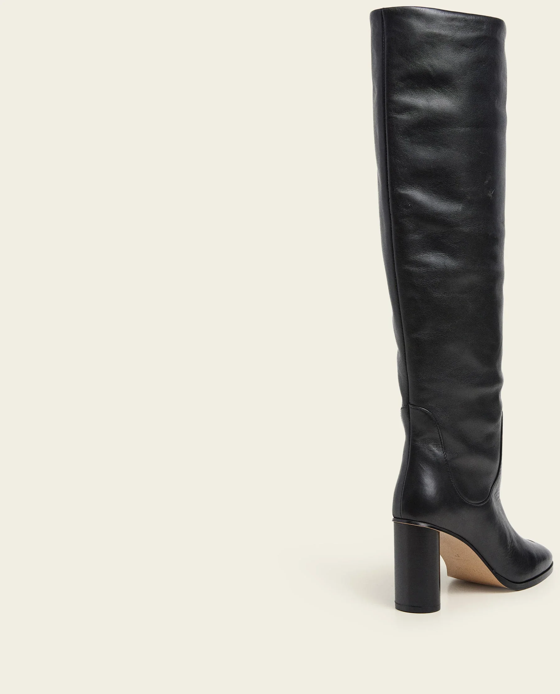 FLATTERED-OCTAVIA-LEATHER_BLACK-DETAIL.webp