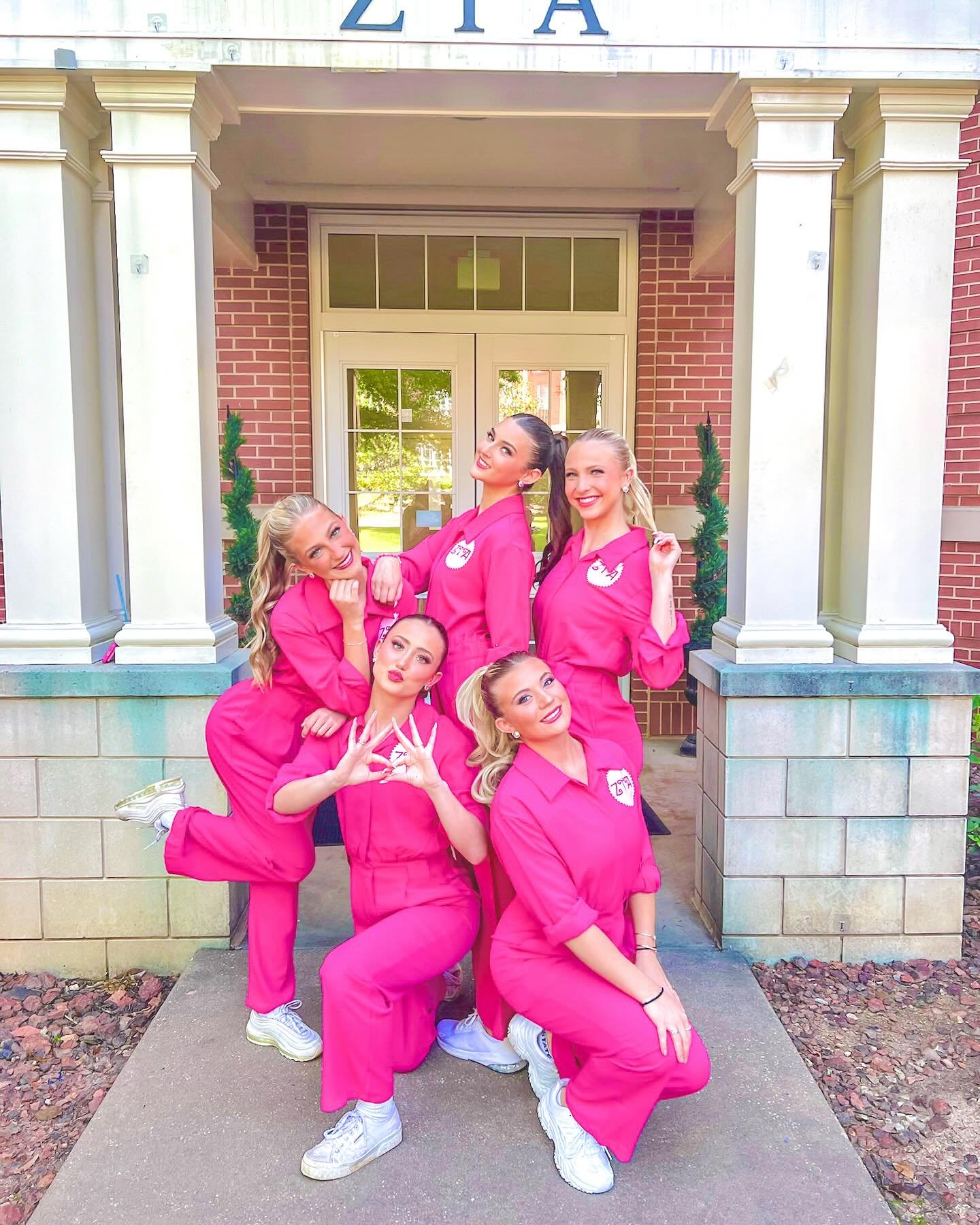 LIFE IN THE ZTA DREAMHOUSE🩷👛💅🏼

congrats to our greek sing girls for earning the president&rsquo;s award!! we are so proud of all of the time and hard work you put in!! special thank you to  @megankcalvert @katherinewms for their incredible leade