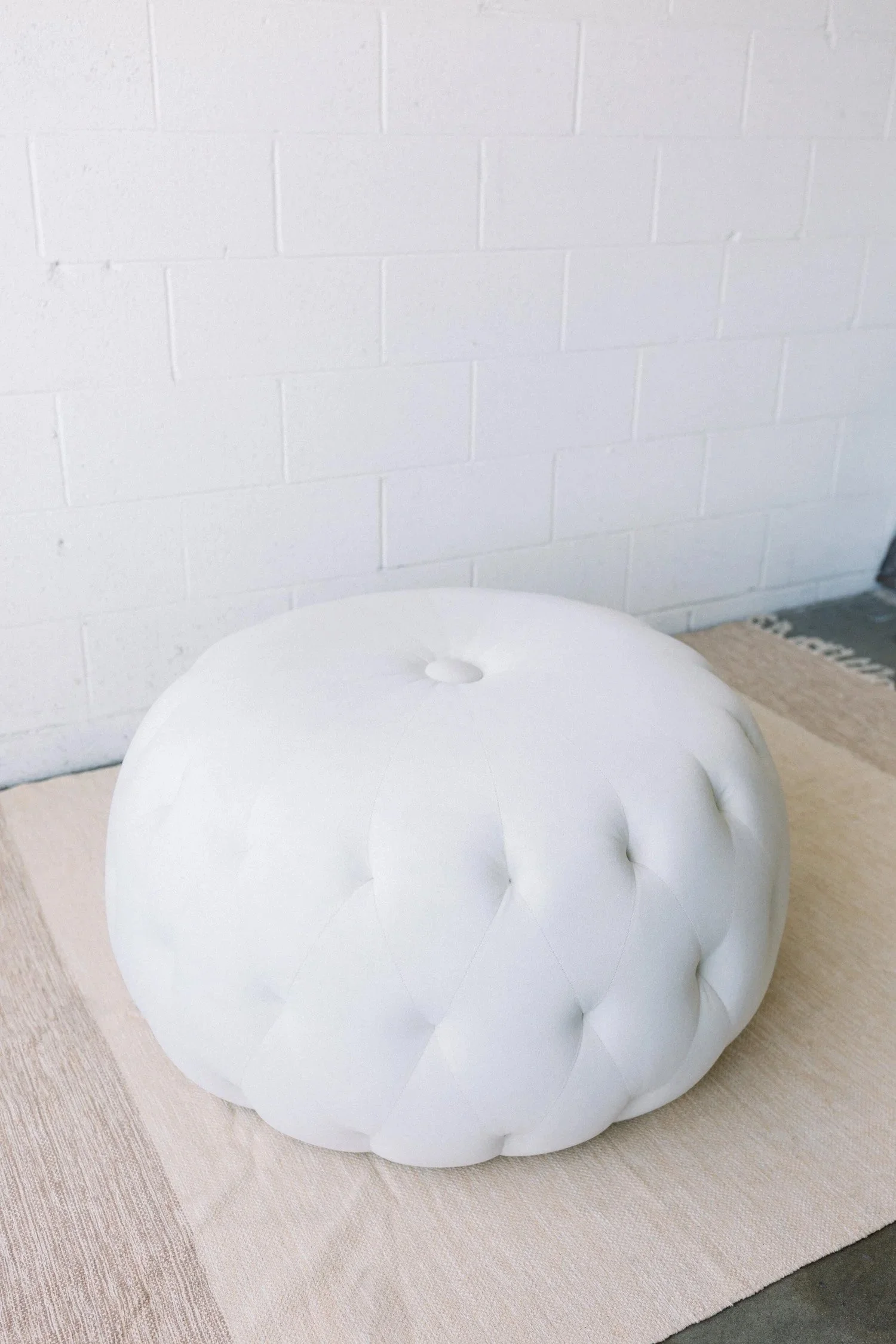  Snowball Tufted Pouf Ottoman