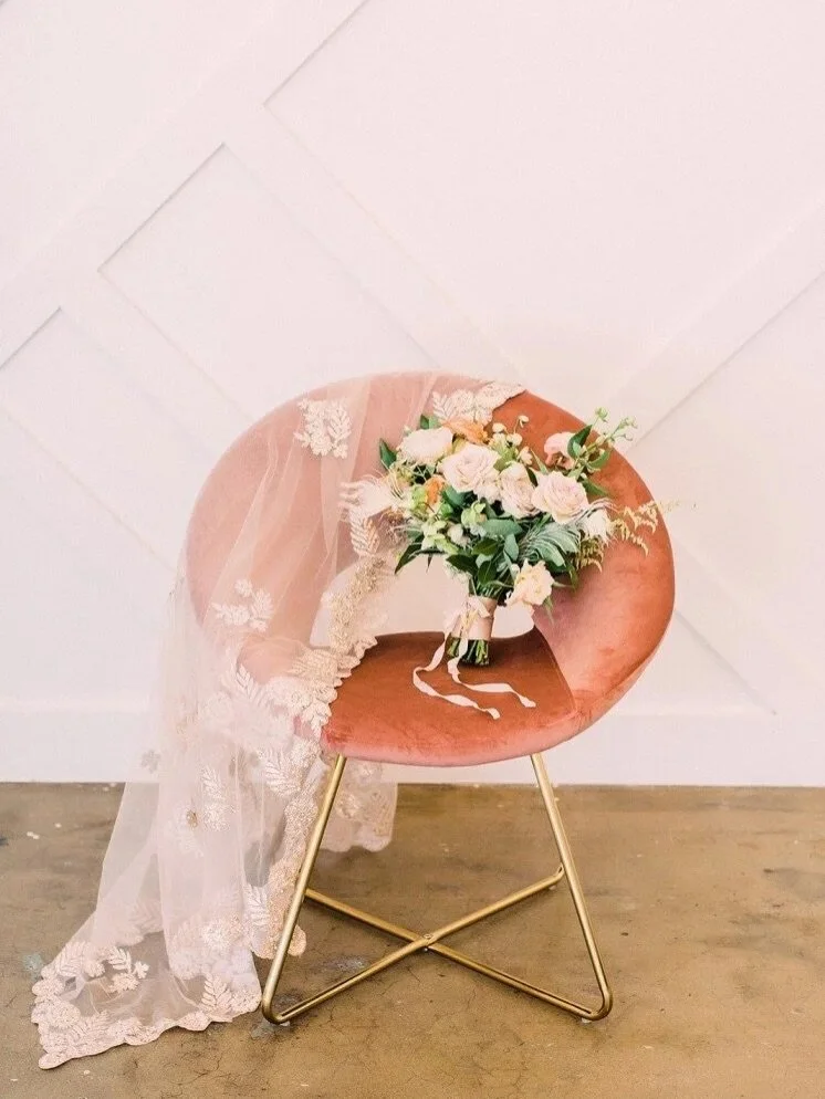 Wanna know how our new rental pieces look in their event environment?

Gorgeous, of course. 😉

🌟 Ready to make these pieces the star of your show? Head to the link in our bio to browse our new collection (acquired from @provenancerentals), and let&