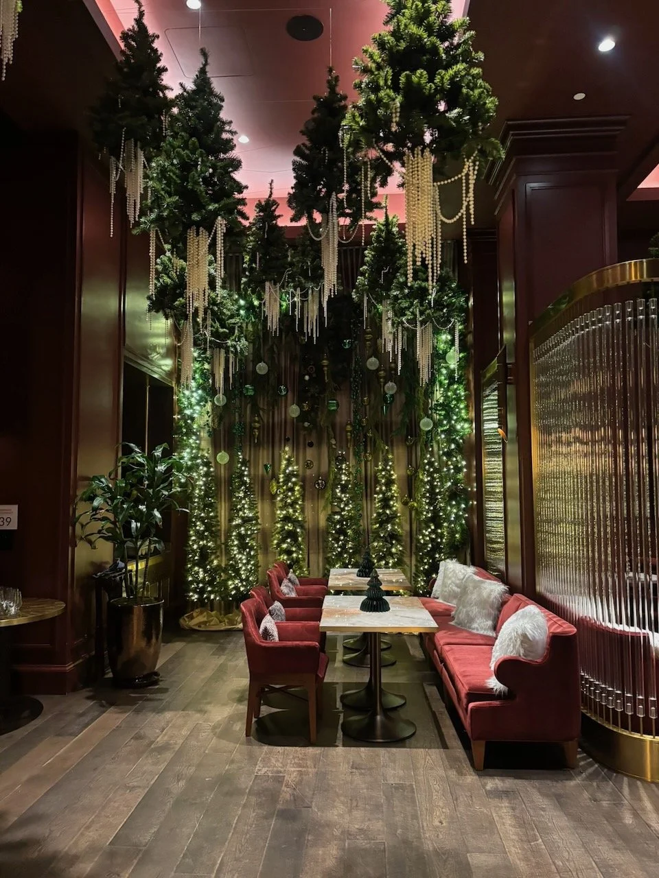 Fairmont_Breakers_Red_Room_1.jpeg