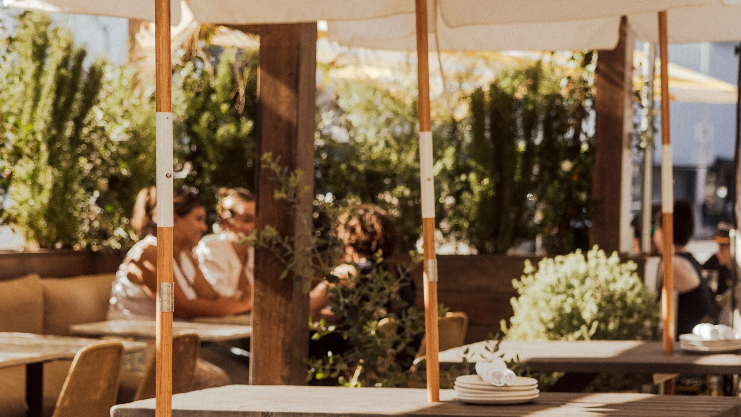 The neighborhood hub. Our dog-friendly, sun-shaded patio at Great White Restaurant Larchmont Village is the ultimate spot for an Australian brunch.