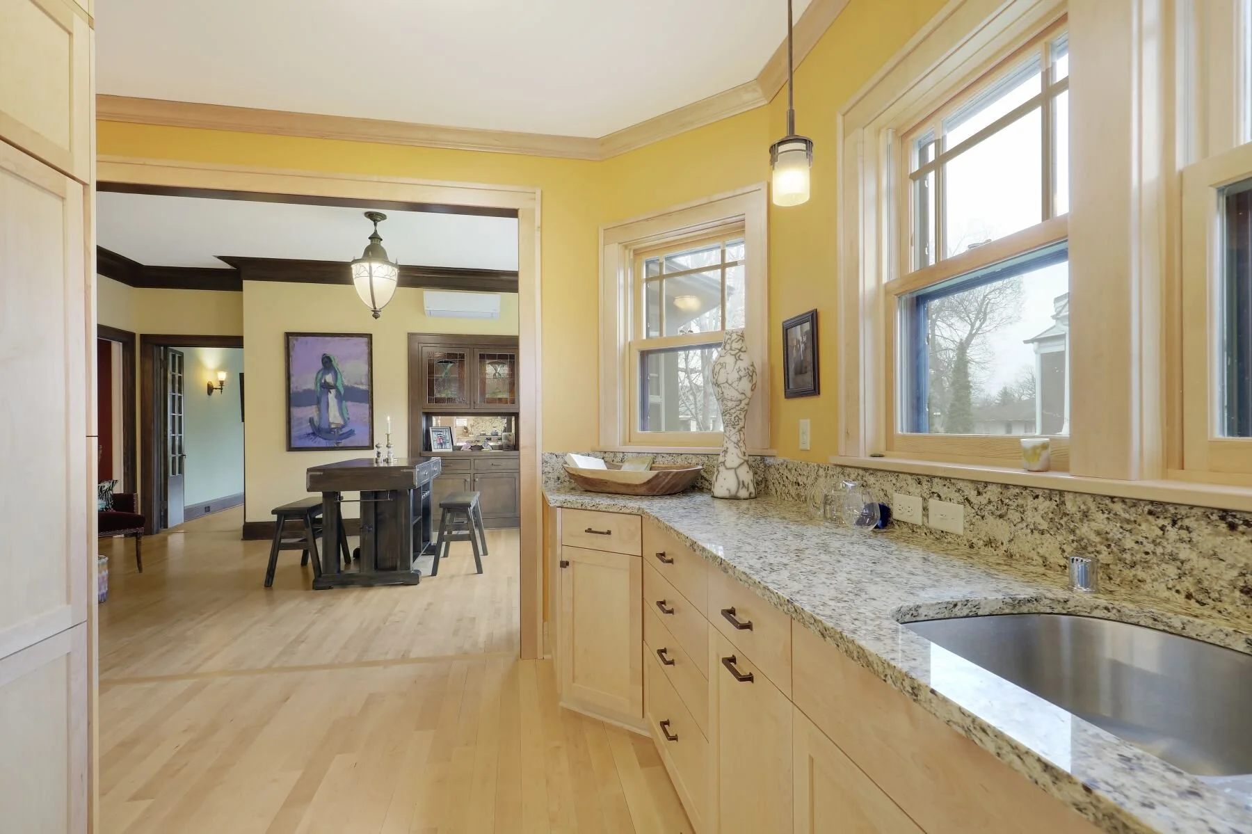 2032 Sheridan 9.jpeg