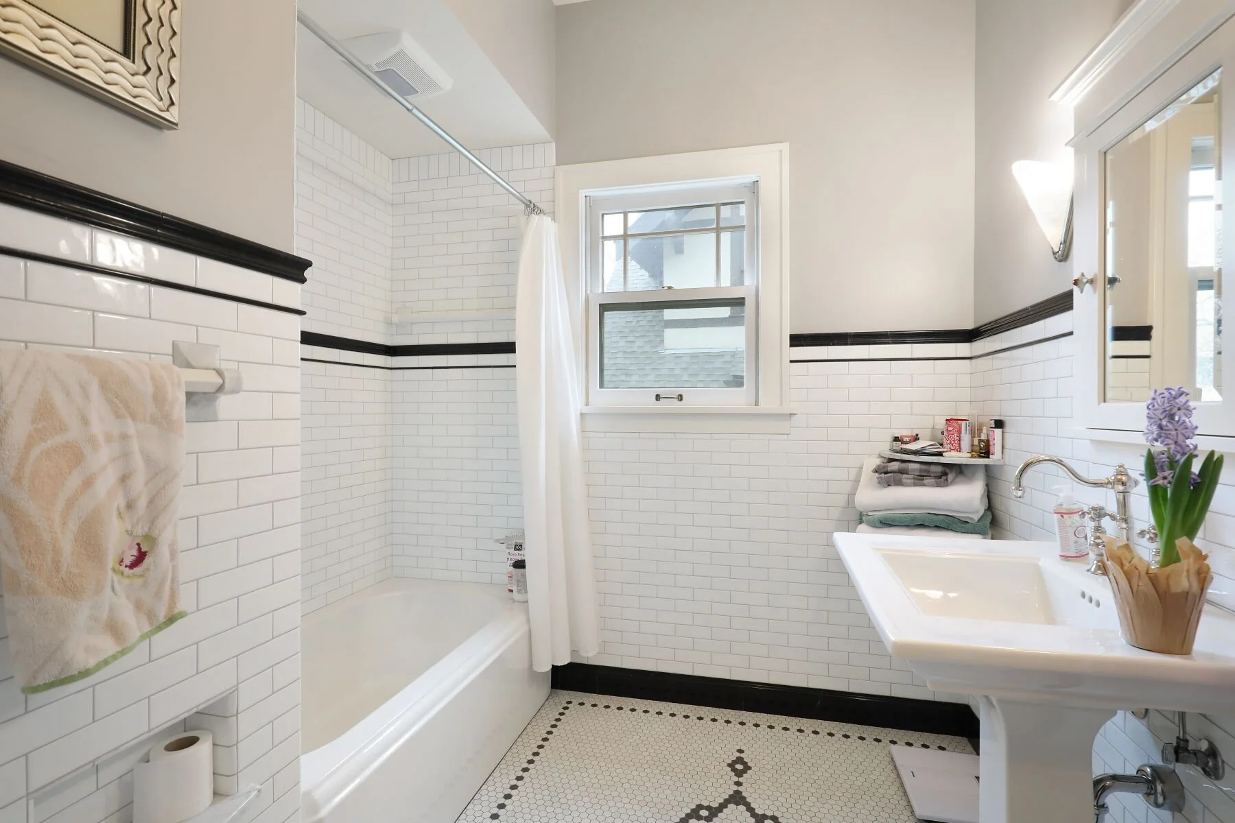 2032 Sheridan 16.jpeg