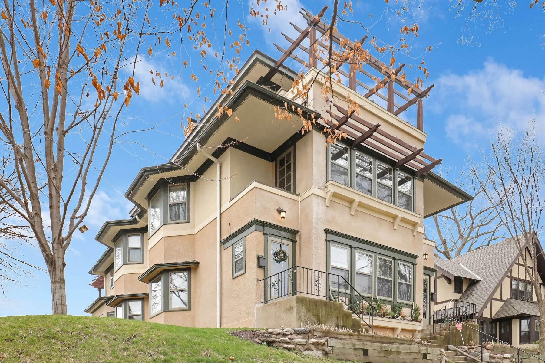 2032 Sheridan 17.jpeg