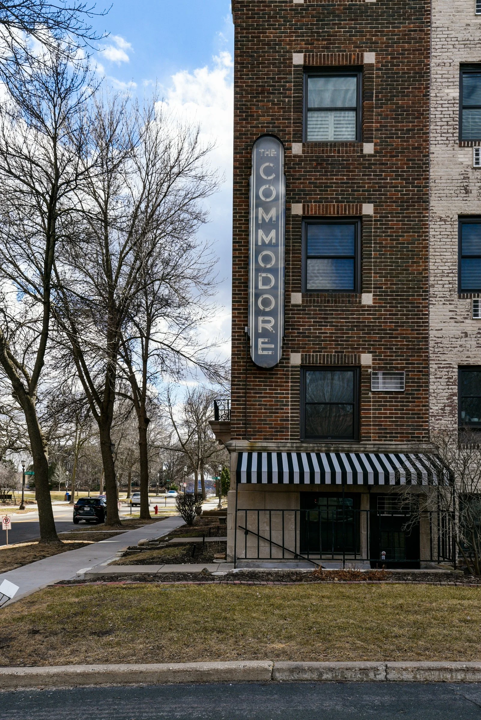 the Commodore of 1920:  the largest unit in St Paul's deco-marvel brownstone 