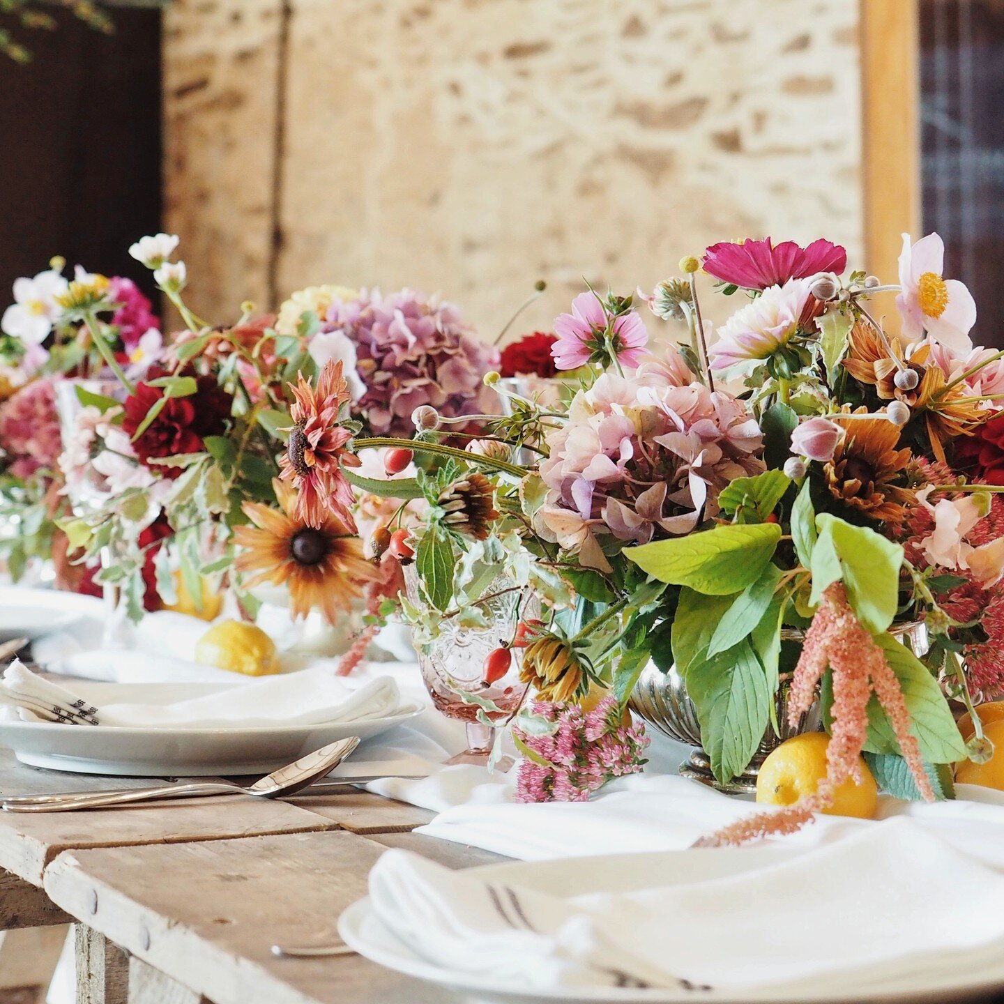 Dreaming of sunny days while I dodge this summer rain and looking back on this beautiful day at Emmetts on Exmoor last September. I'm back there in August for a really lovely workshop - we'll be making gorgeous centrepieces like these ones and finish