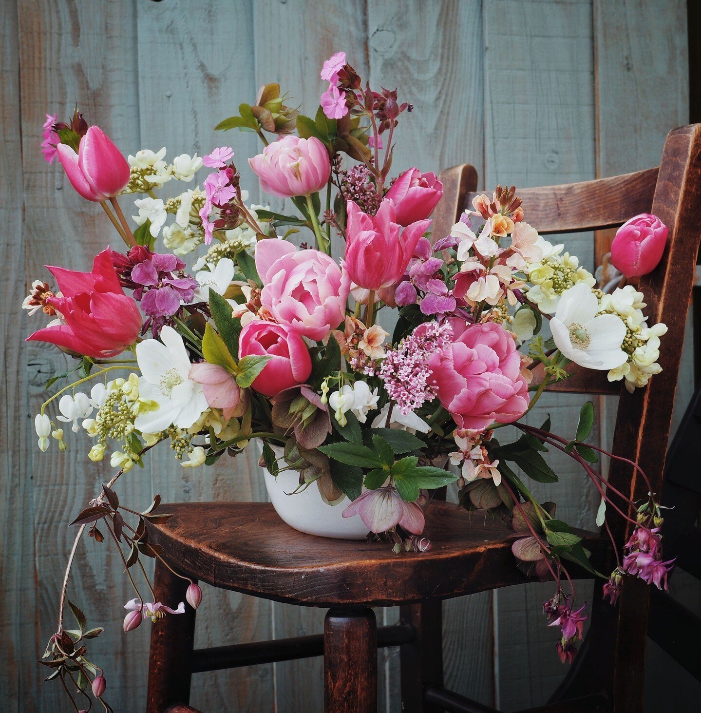Spring Centrepieces 💗 🌺 🌸 
#britishflowers #seasonalfloweralliance #flowersfromthefarm #grownnotflown