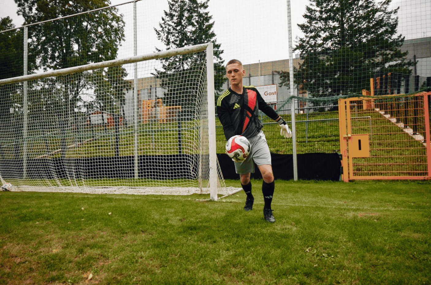 TIRO 24 GOALKEEPER (1).gif