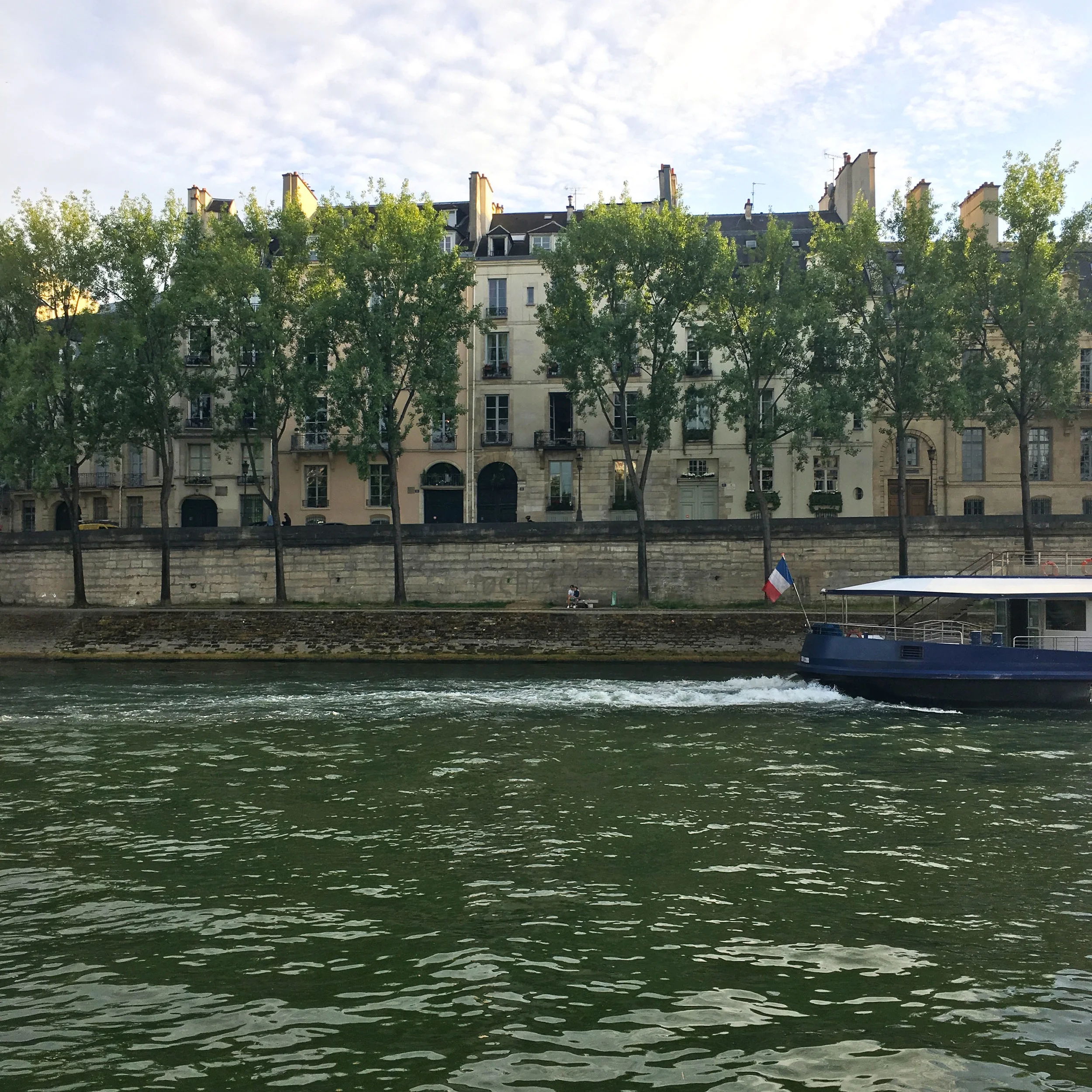 The river Seine wraps around Île Saint-Louis.
