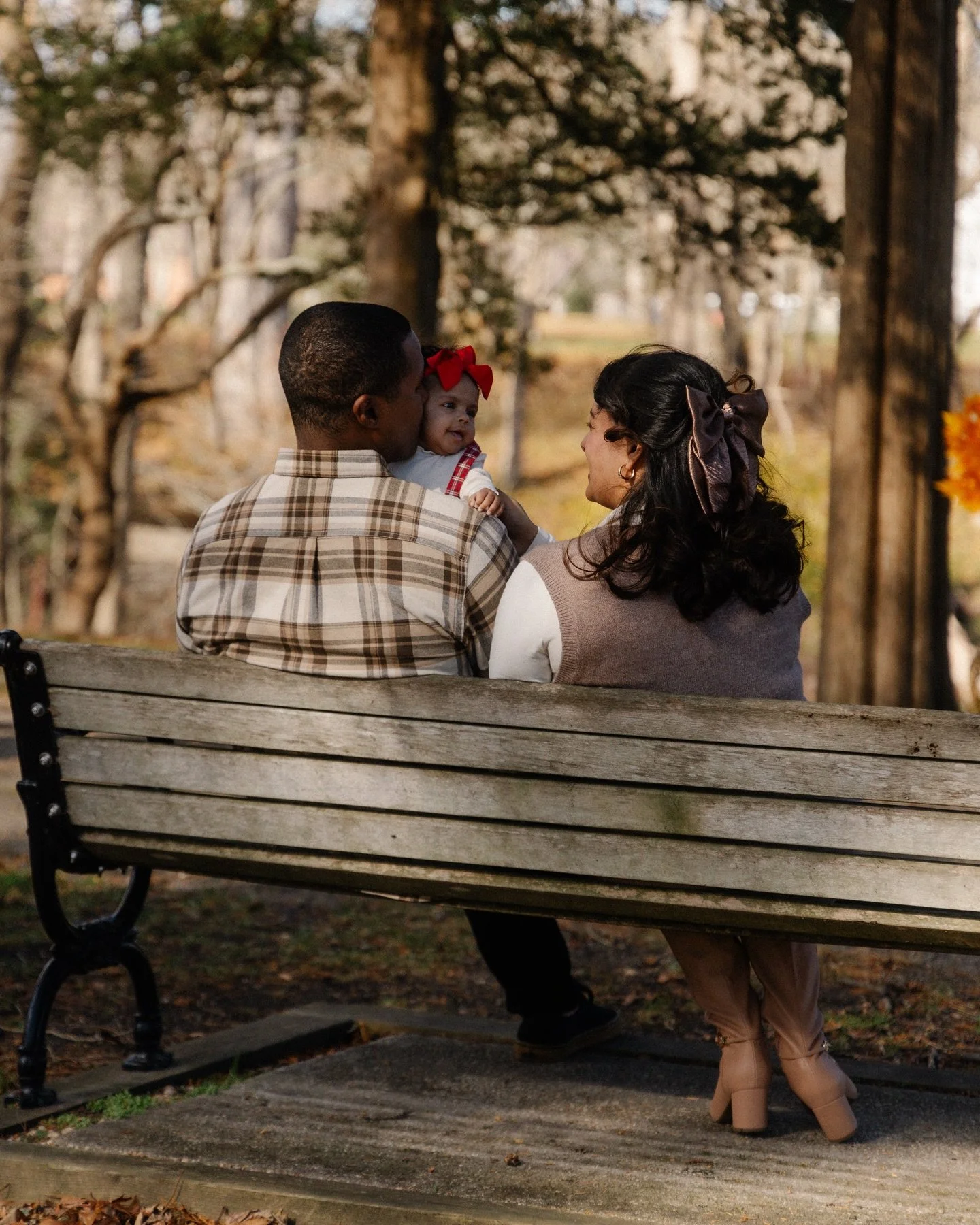 alllllll the holiday family pics please 🎄&hearts;️👶🏻 
are these three (🥺) not the cutest ever?