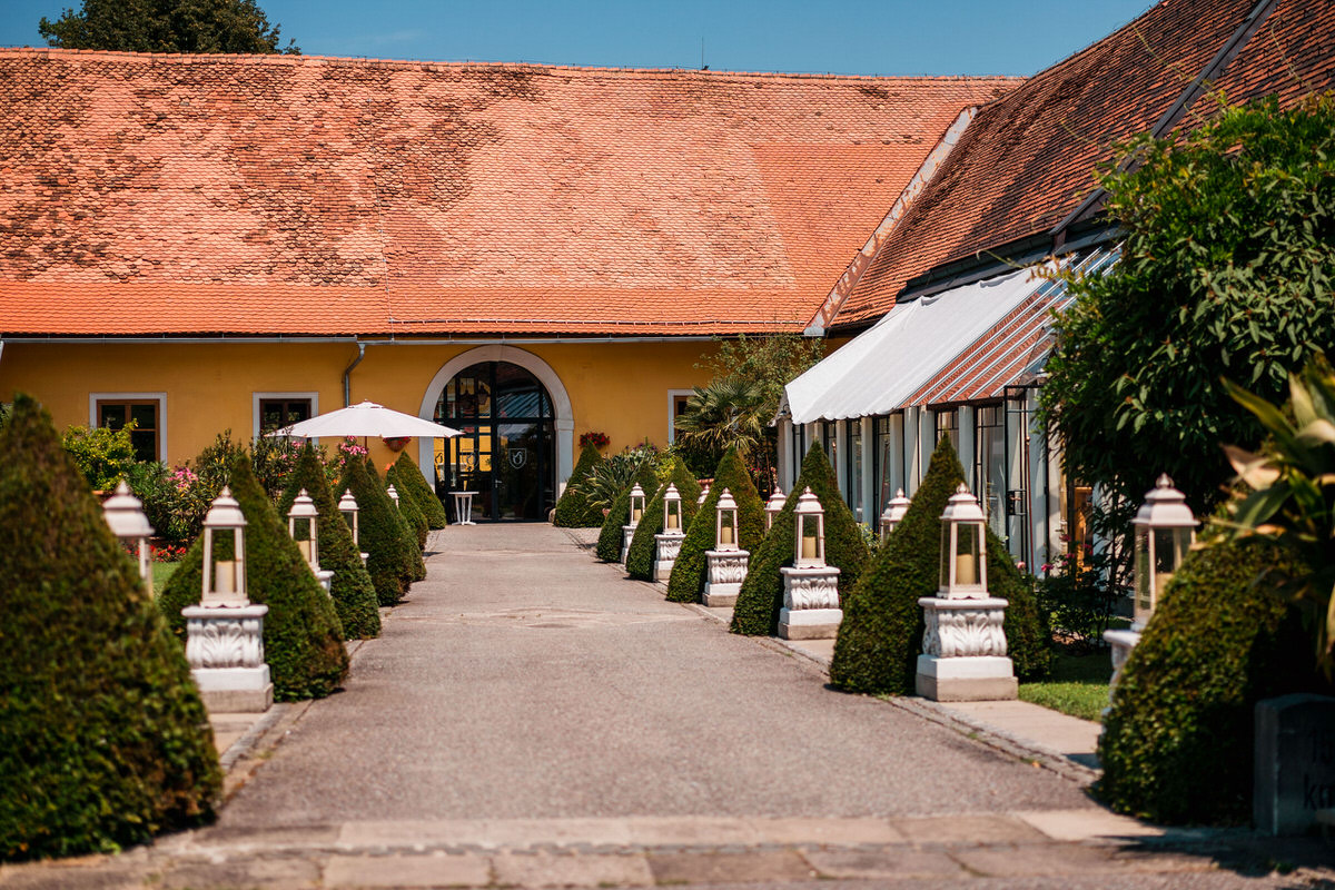 ©Photos-by-Markus-Jöbstl-2019-Hochzeit-Schloss-Ottersbach-001.jpg