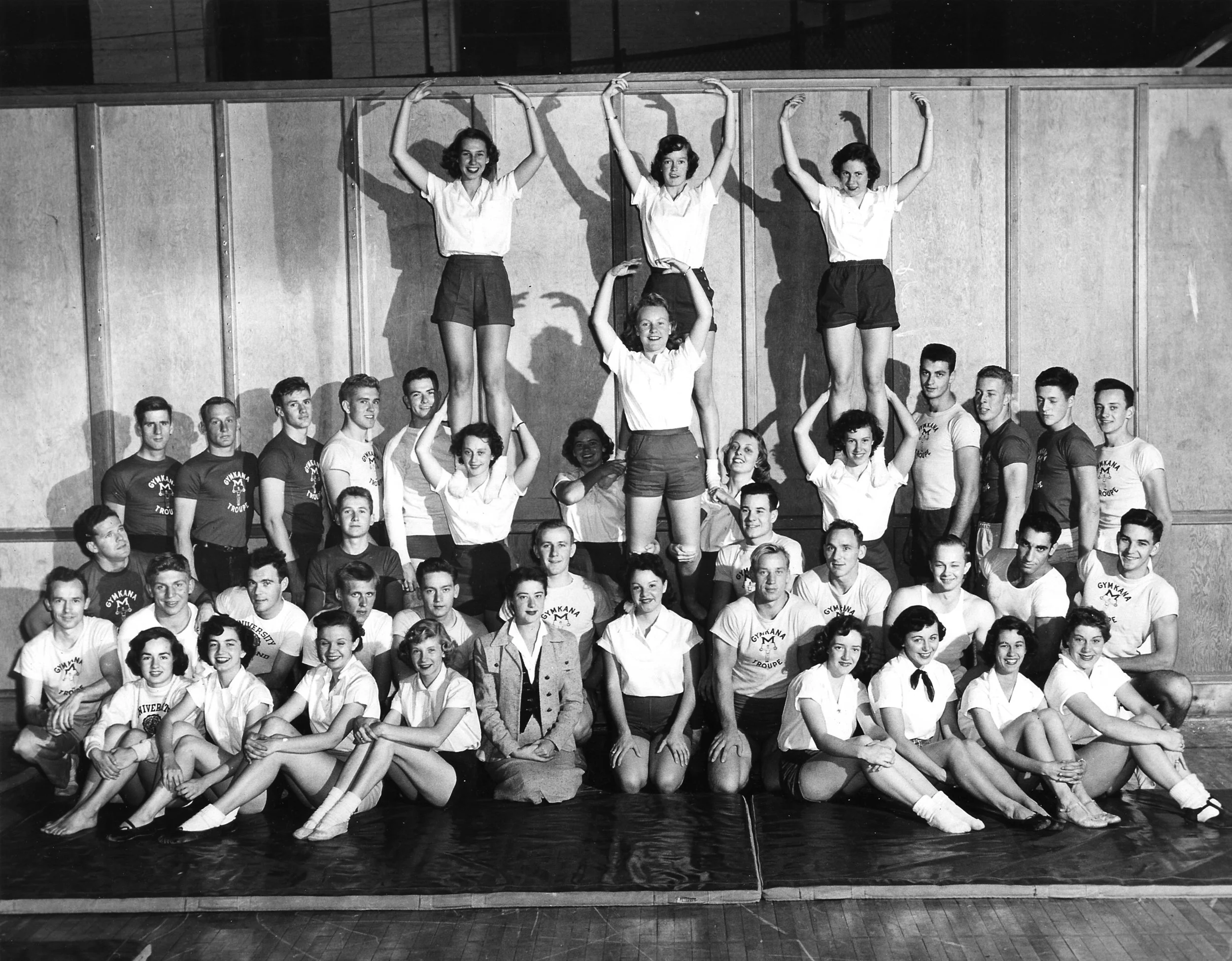1952-53 Troupe.jpg