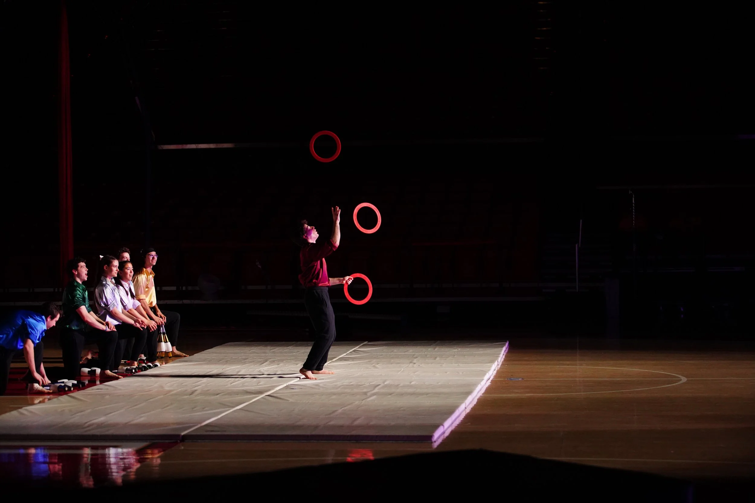  Tomas Harris juggling hoops 