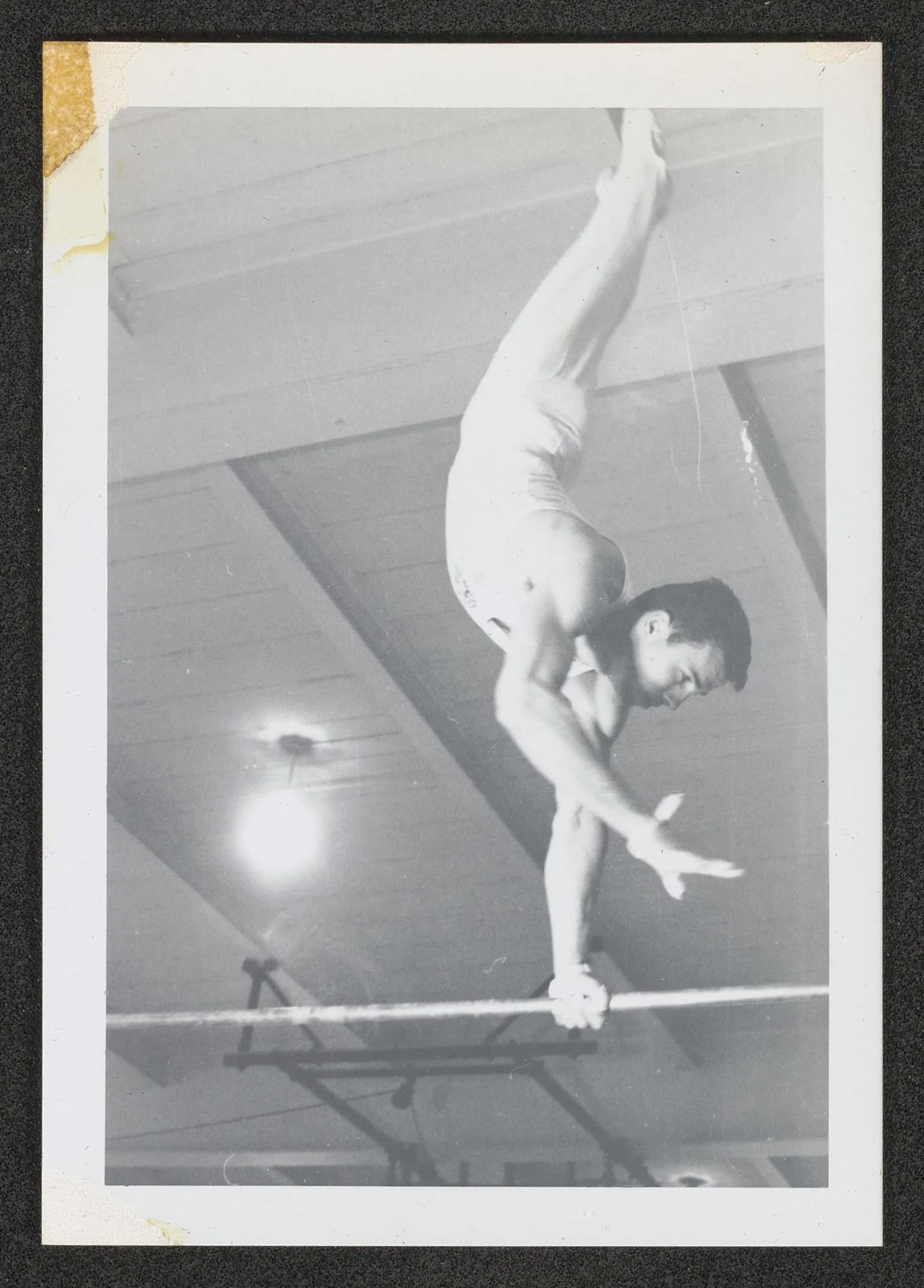  Pirouette on high bar at road show 