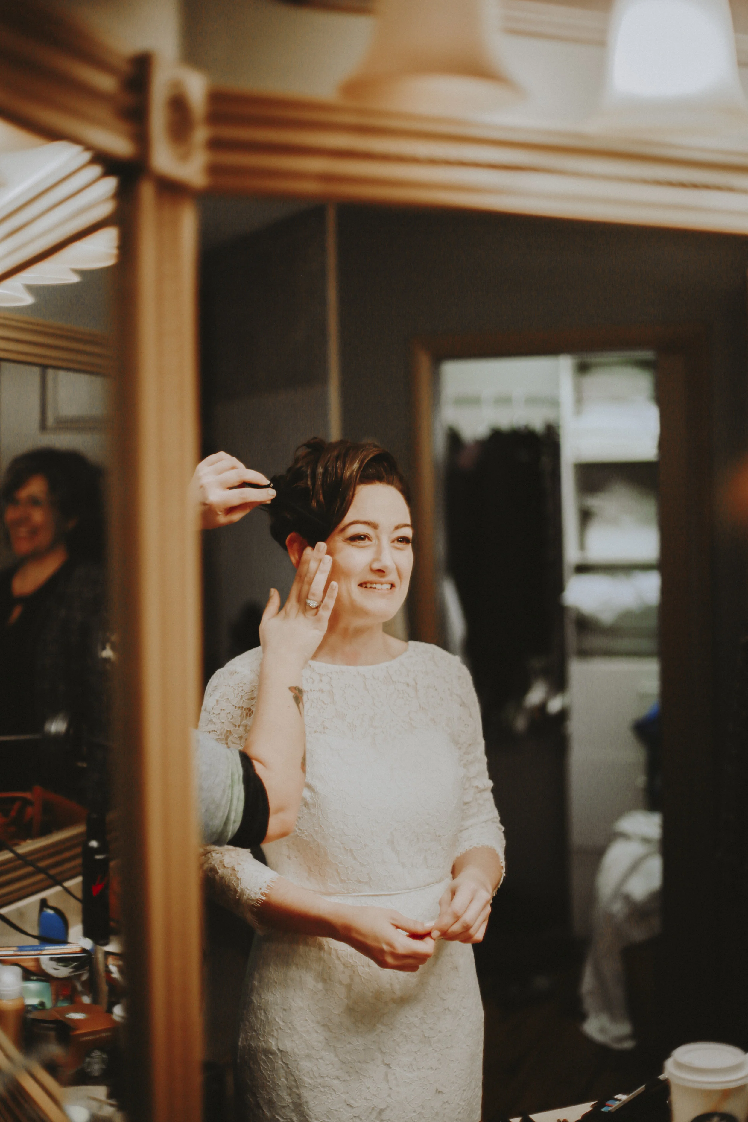 BrideGettingReady-16.jpg