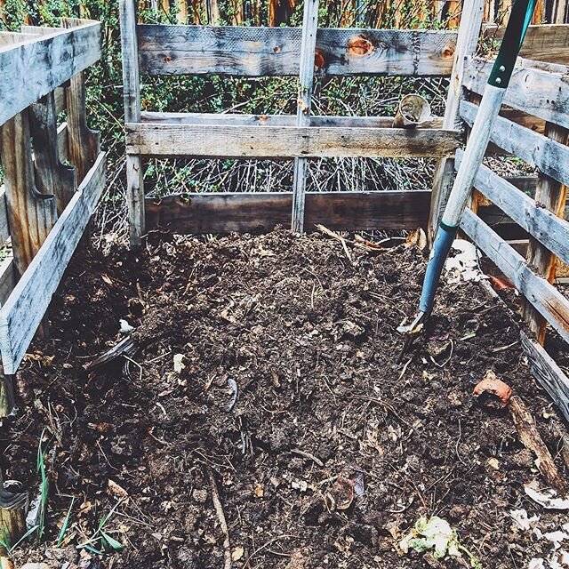 ✨COMPOST-Turning food waste into gold✨The best thing we can do for our #garden once spring is here and your #soil is ready to be worked, is layering your space with a couple inches of rich, brown #compost. Adding fresh compost to your desired area of