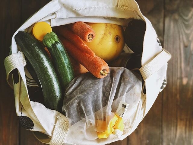 Sunday market haul. Every week I start my grocery shopping off at our local #CSA to see what fresh and #localfood I can first.🥕🍅🥬
&bull;
Now more than ever it is important to support your community and small businesses, and this includes your loca