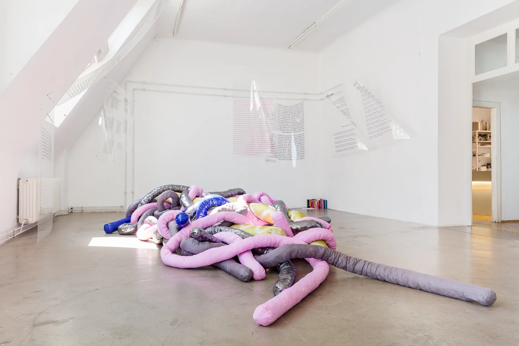 2019_04_20_Ausstellungsansichten_Heartbreaks-Or-Loving-you-is-complicated_010_web.jpg