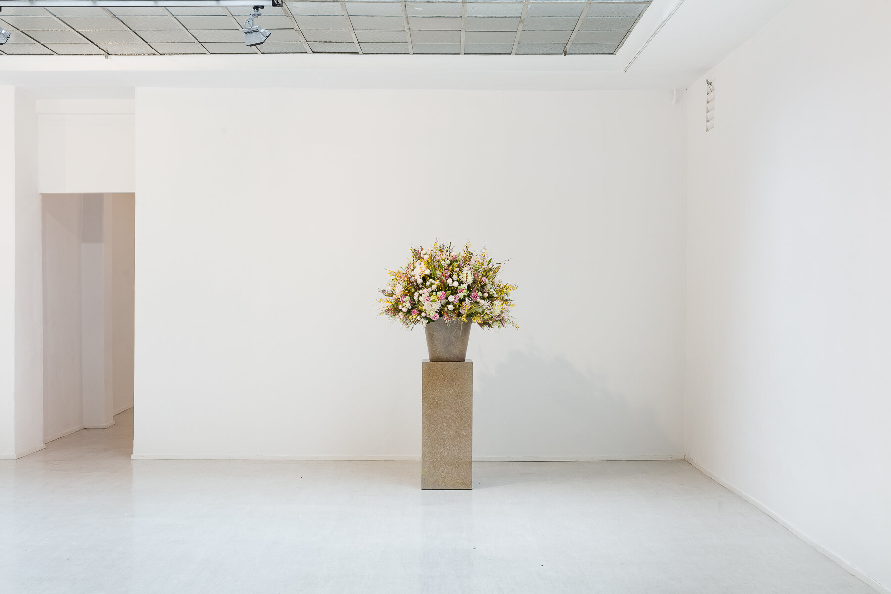 2019_10_23_Ausstellungsansichten_Thomas-Locher_Willem-De-Rooij_Georg-Kargl_008_web.jpg