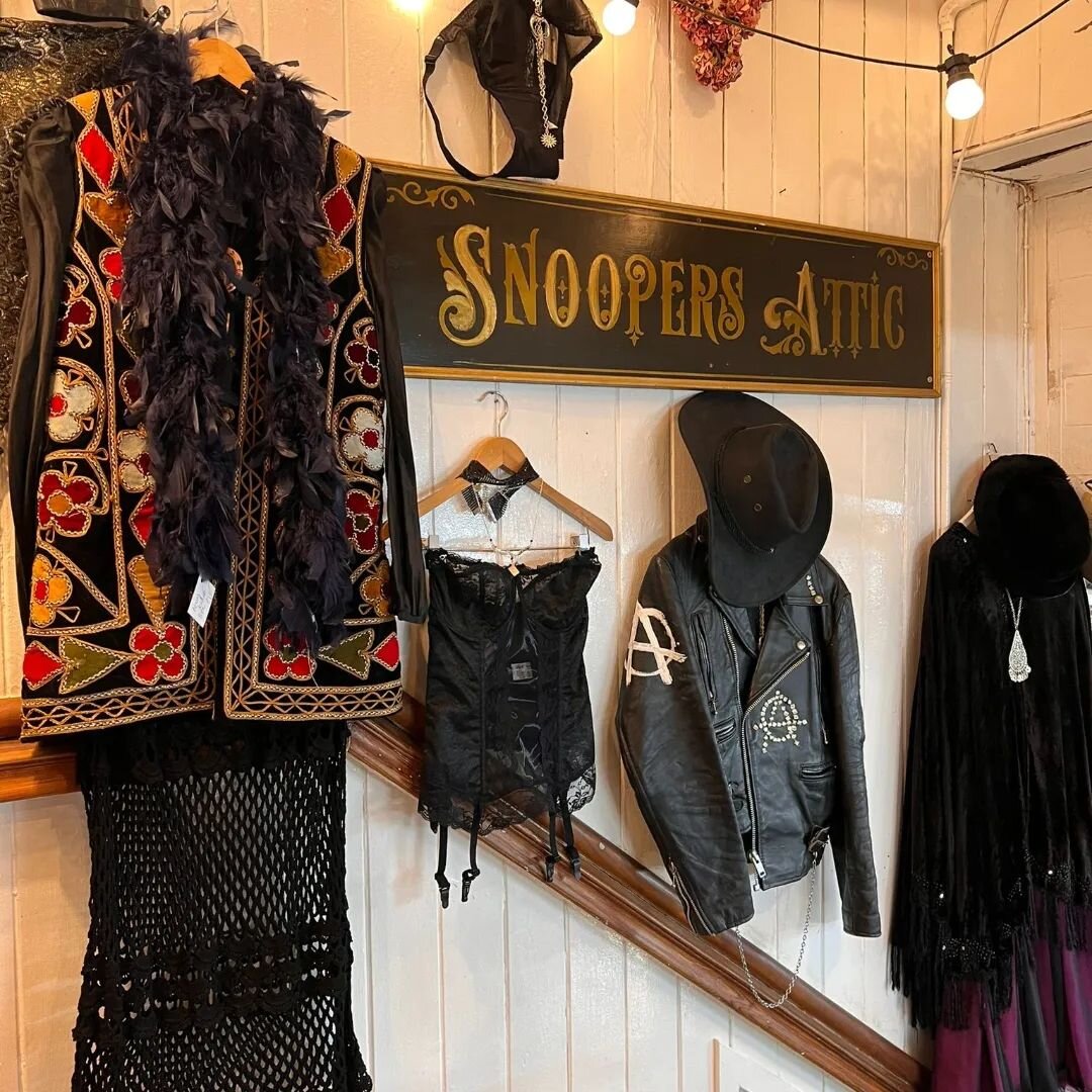 🖤🕷🕸Spooky Attic🕸🕷🖤

The season of the witch is drawing near, snoopers attic is looking gorgeously Vampy with our new display curated by @hazydayz_vintage showing off our wares.

You can always find us upstairs @snoopersparadisebrighton in our A