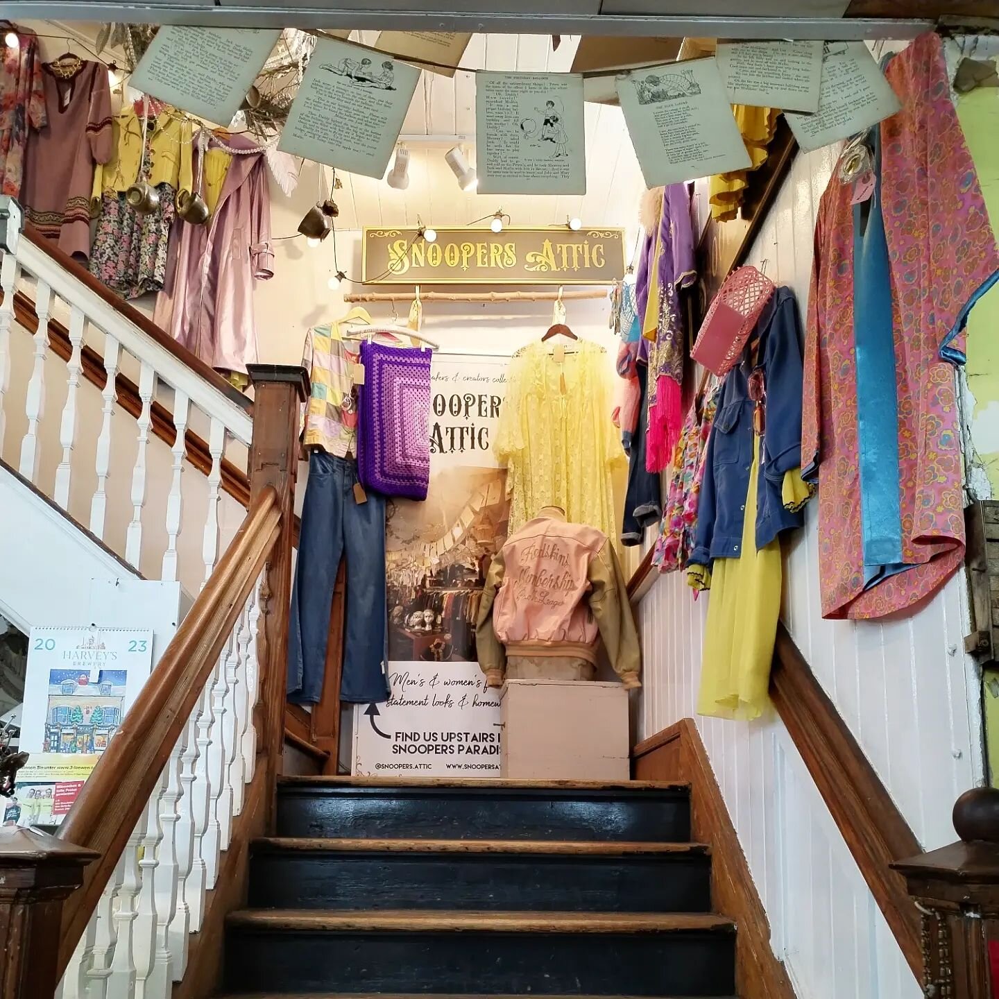 It's chilly but spring is right around the corner! 🌷🌸🌼🌷🌸🌼🌷🌸🌼🌷🌸🌼🌷🌸🌼🌷🌸🌼

Our gorgeous stairway up to Snoopers Attic @snoopersparadisebrighton 

Pop on up to shop our collective wares 💕

#vintage #handmade #vintageseller #brighton #sn