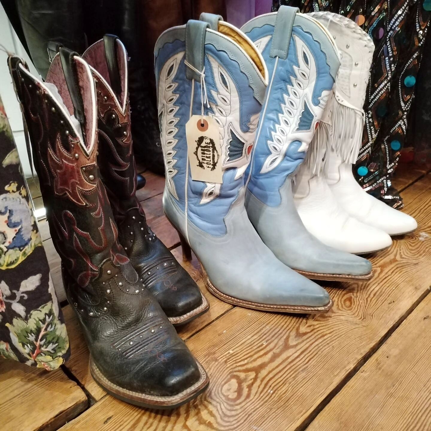 BOOTIFUL
Always a wonderful collection of footwear here at Snoopers Attic 🥾👠👢👟👞🥿👡

Gorgeous vintage cowboy boots, heels, mens dress shoes, workboots, platforms and 70s knee high boots... the list goes on and on..

#vintageshoes
#vintageboots
#
