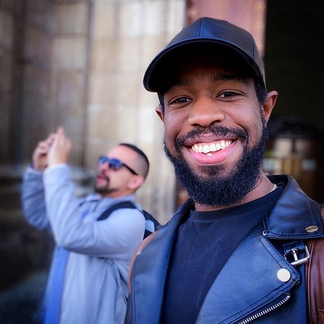 #TB [Guatemala City, Dec 2019] Smile! You&rsquo;re on candid camera, @maurojo88 😎 #selfie with the handsome one from the first day in Guatemala City back at the end of last year. #travel #latergram #blackhattravels #guatemala #guatemalacity #queertr