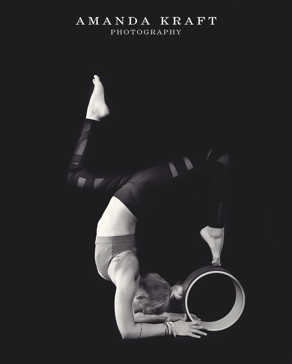 amandakraftphotography_jessie_yoga_062bw.jpg