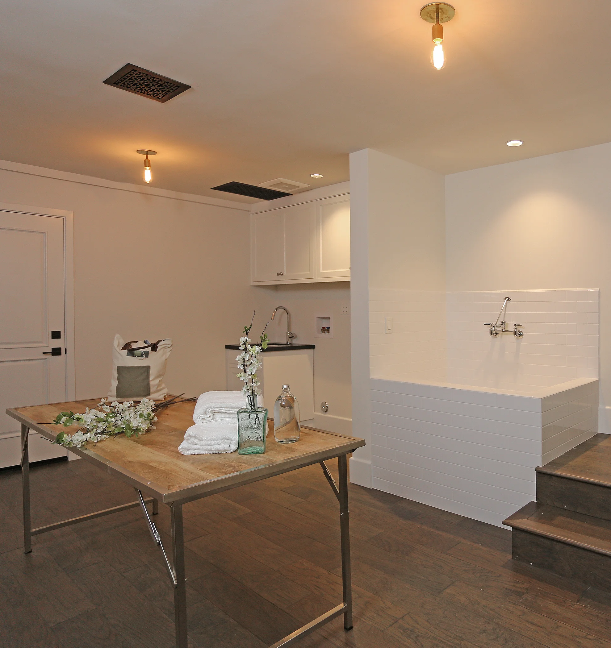 ANR Signature Collection mansion includes a dog bath!