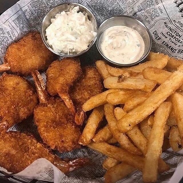 Happy Friday! Fish fry starts at 3, we also have shrimp baskets &amp; fish sammy for today&rsquo;s specials. We are open UNTIL 9 PM tonight for dine in or curbside!!