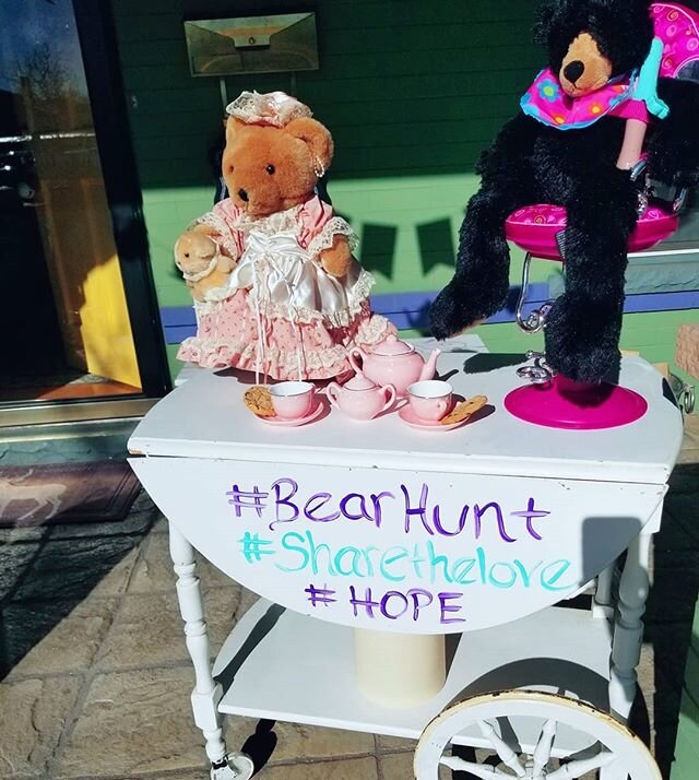 I woke up inspired by so many beautiful stories thismorning. All the children dealing with the  Covid-19 scare has weighed so heavy on my heart!My favorite story came from out of Texas about a neighborhood who started #bearhunt .The idea is that whil