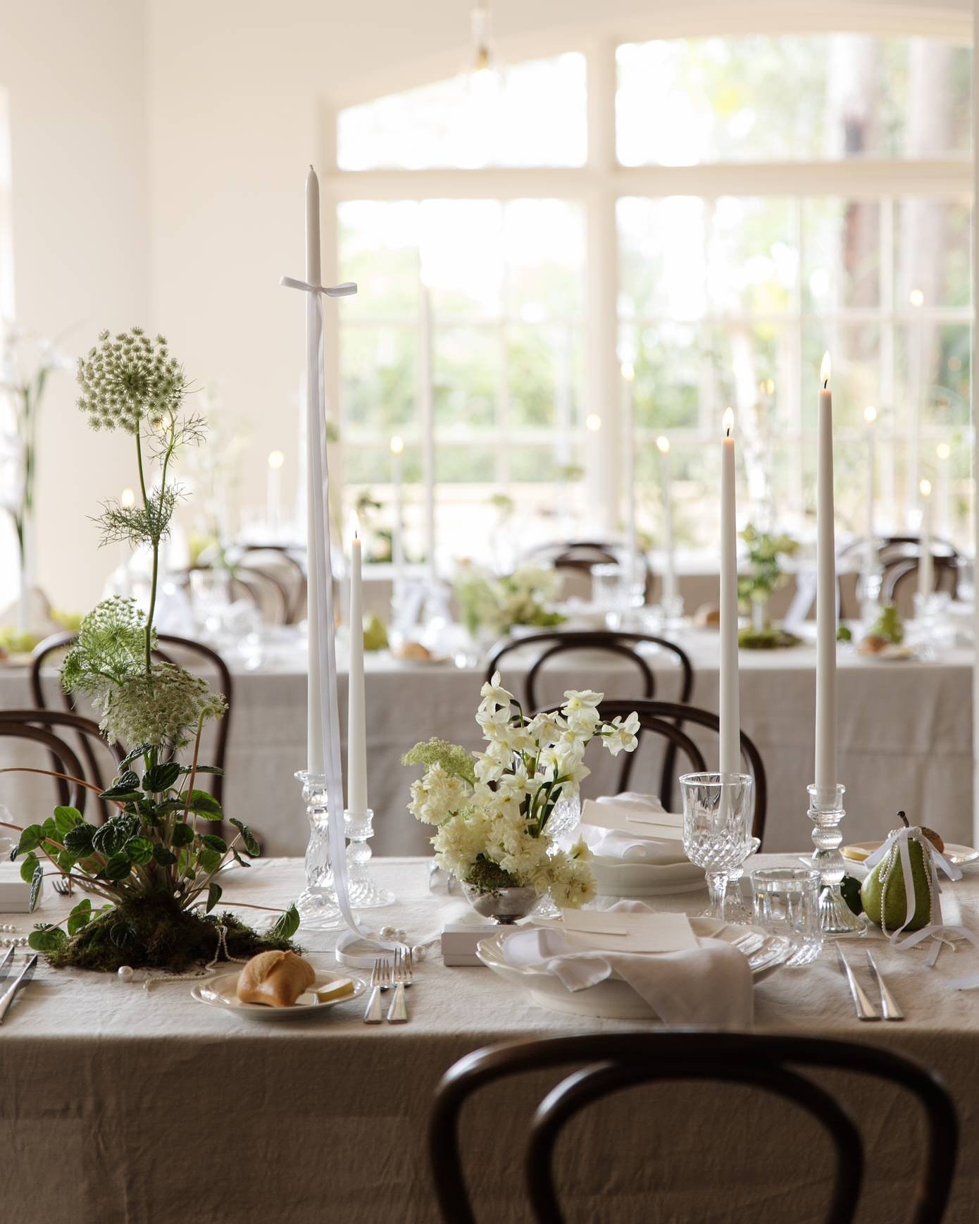 Reception moments for Tiffany and Eric 🤍

Styling &amp; planning @aj.weddingsandevents 
Photography @leilawanphotography 
Venue @intercontinentalsanctuarycove 
Floral design by us

#modernbride #moodyblooms #coolbride #brisbaneeventflorist #flowerlo
