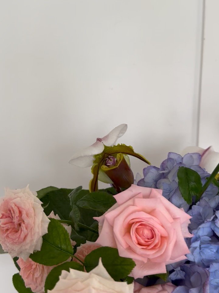 One of my beautiful followers likened this arrangement we did for @louisvuitton to the new #wutheringheights and I&rsquo;m here for it 🫠