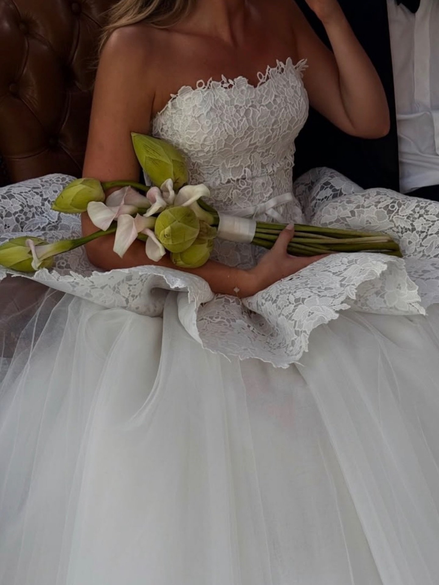 JANUARY BOOKING GIFT 💌 enquire now to get yours. Link in bio

Photo by @theweddedmemoirs of the gorgeous @clarabignold 🤍