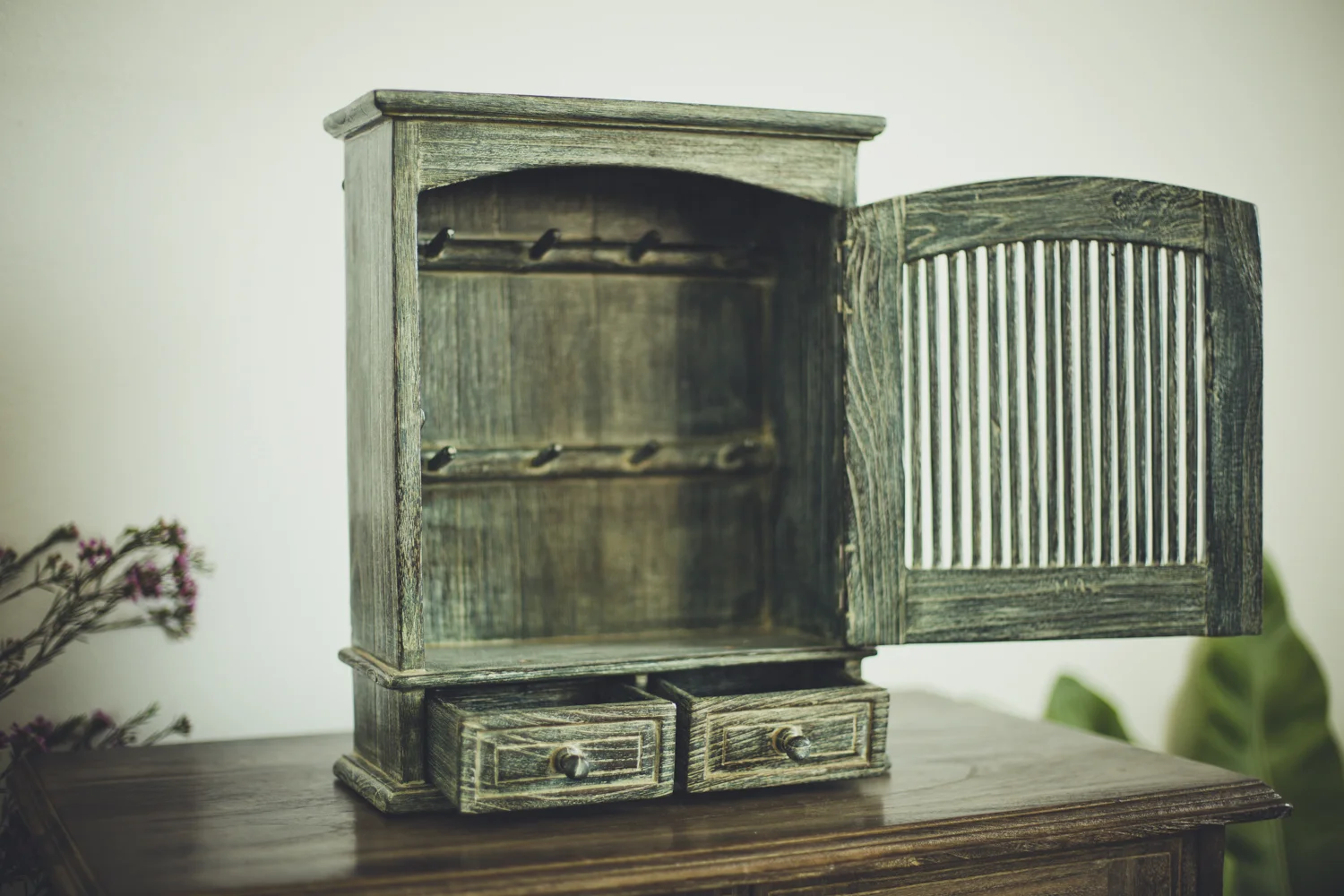 Key jewelery box green open.jpg
