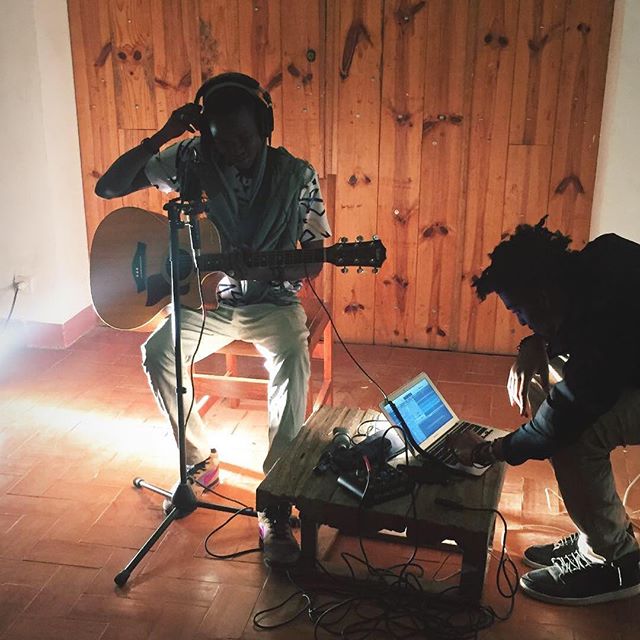 g o r &eacute; e  l i v e  c i n &eacute; m a
.
@cue.joe .

#recordings #livesession #musique #goree #goreelivecinema #songwriting #senegal #singing #sounds #africansounds #afrobeat