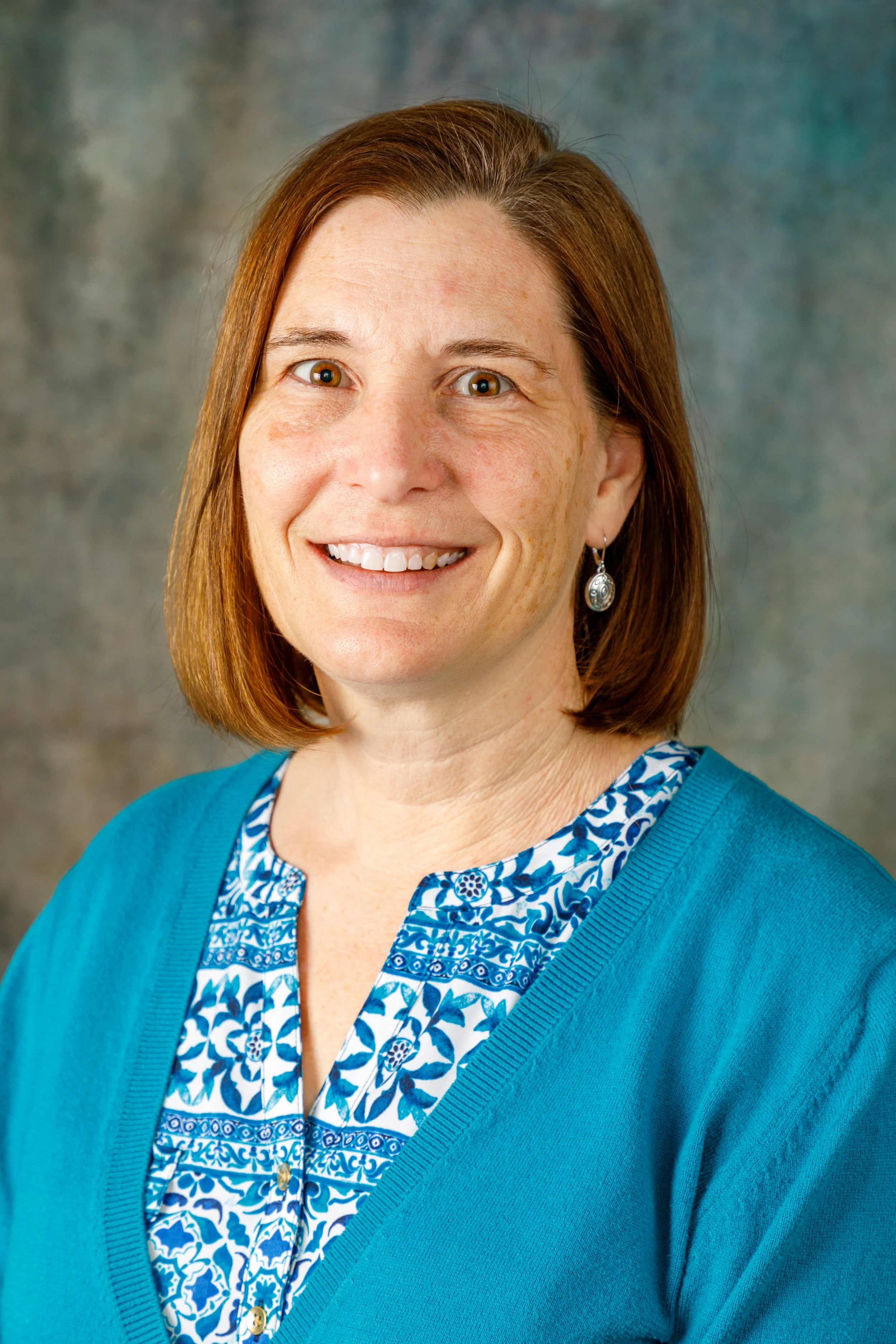 Ms Colleen Belknapp Executive Director Colleen has been at Aemilian Preschool since 1987. She began by teaching in the 3 year olds for 13 years and then transitioning to the business manager to work part time when her children were young. In January of 2008 she became the Executive Director. She is passionate about high quality early childhood education and feels lucky to have found such a wonderful program. When she's not at school she and her husband enjoy cheering on her 4 children when they are playing volleyball or baseball. 