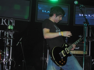 Like a less talented Slash...