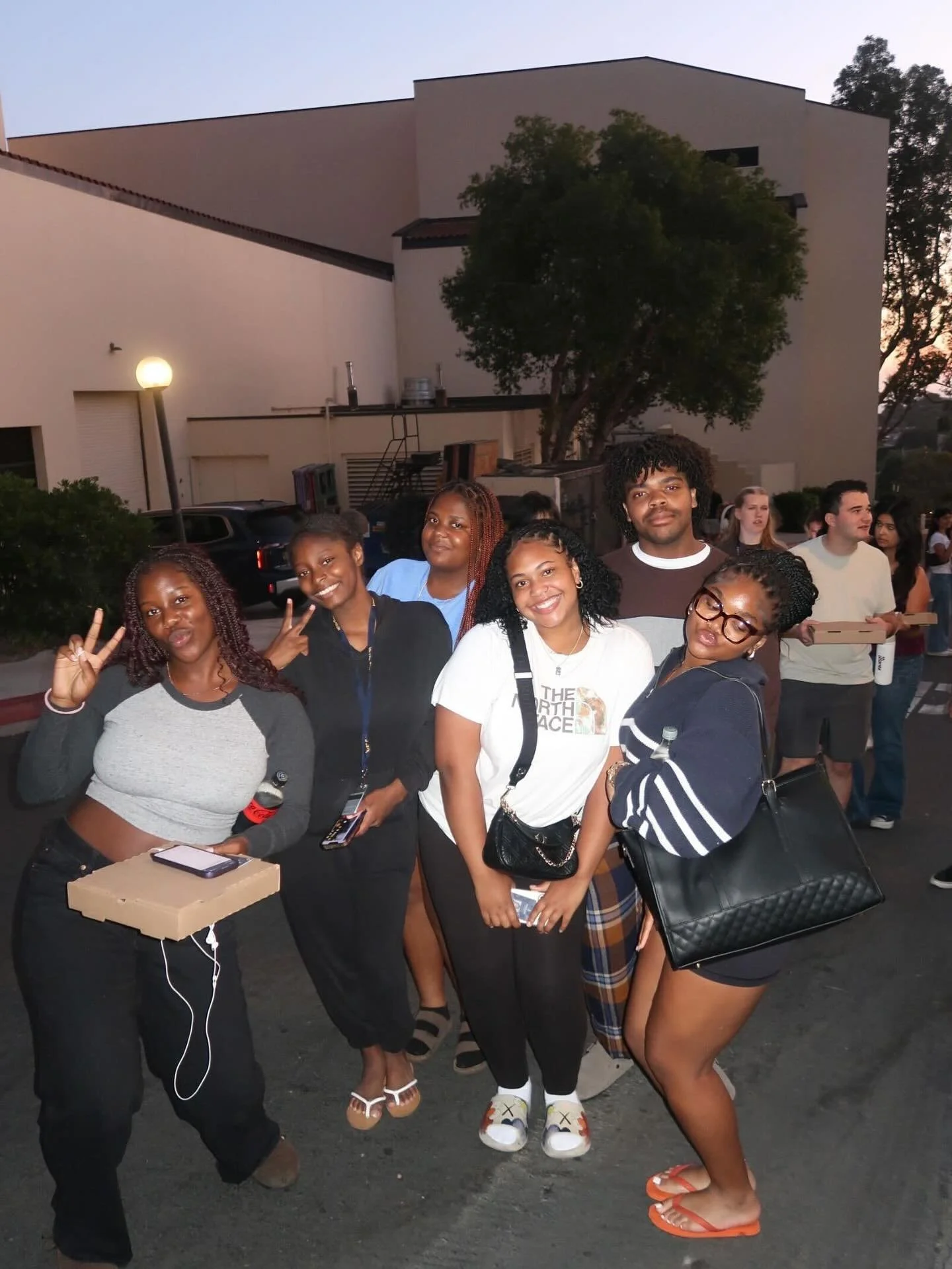 &ldquo;We had a blast singing our hearts out at Tunes &amp; Spoons last Friday!🎤🎵 Thank you to everyone who was able to join us for karaoke and sweet treats! We absolutely loved collaborating with @peppstudentactivities Late Night Lineup for this e