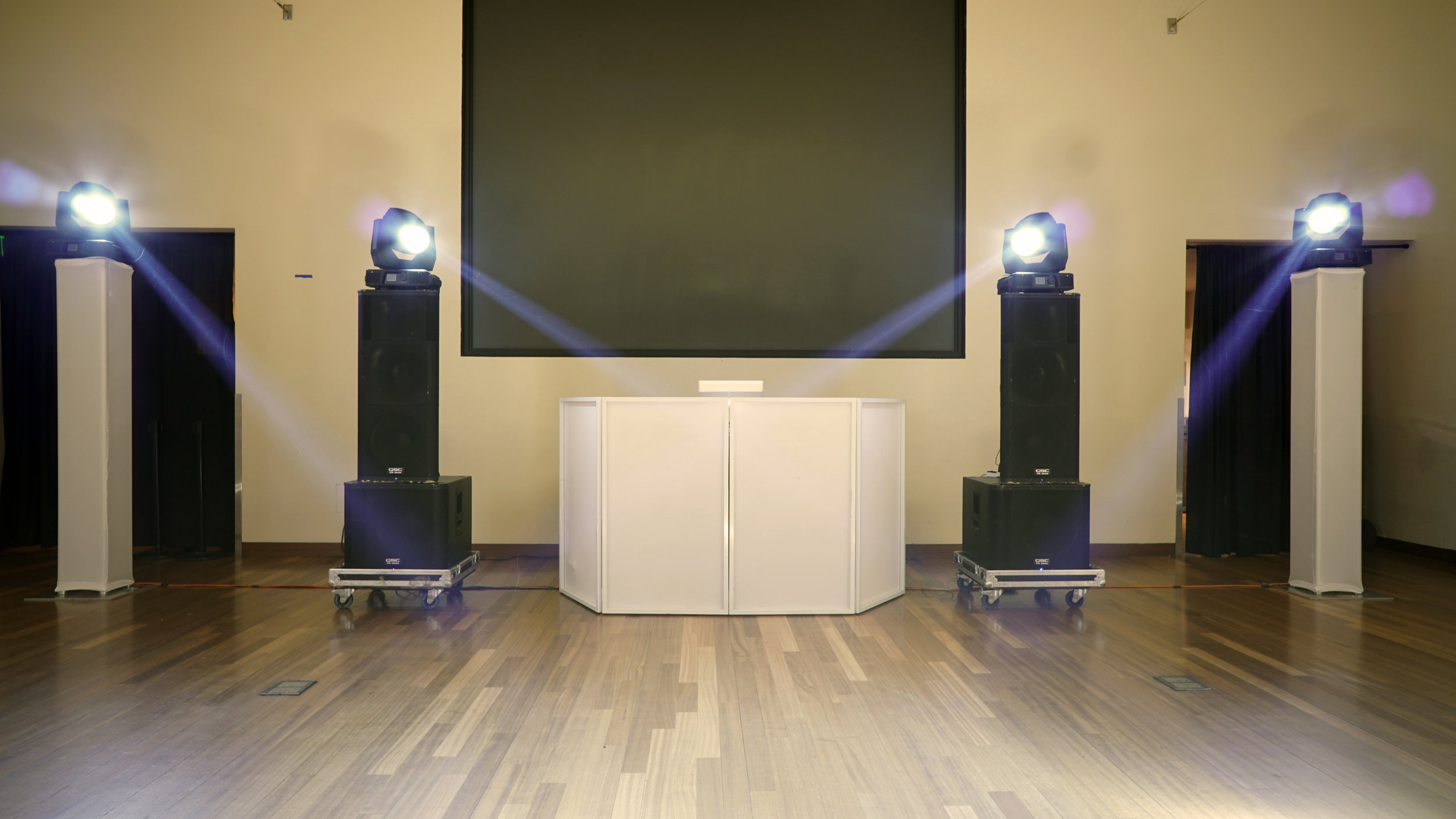 Full range sound with 4 intelligent lights.jpg