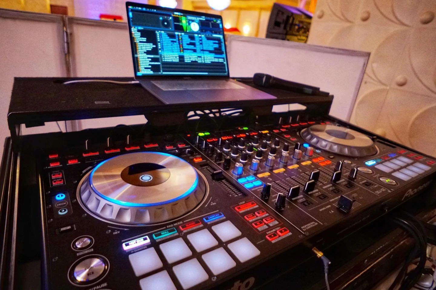 Tools of the trade...
&bull;
🎛
🎧
🎤
&bull;
#Justafew #DJTJ #pioneer #serato #vmoda #sennheiser #dj #bollywooddjs #indianDJ #qsc #bollywood #ddjsz #mix #desidjs