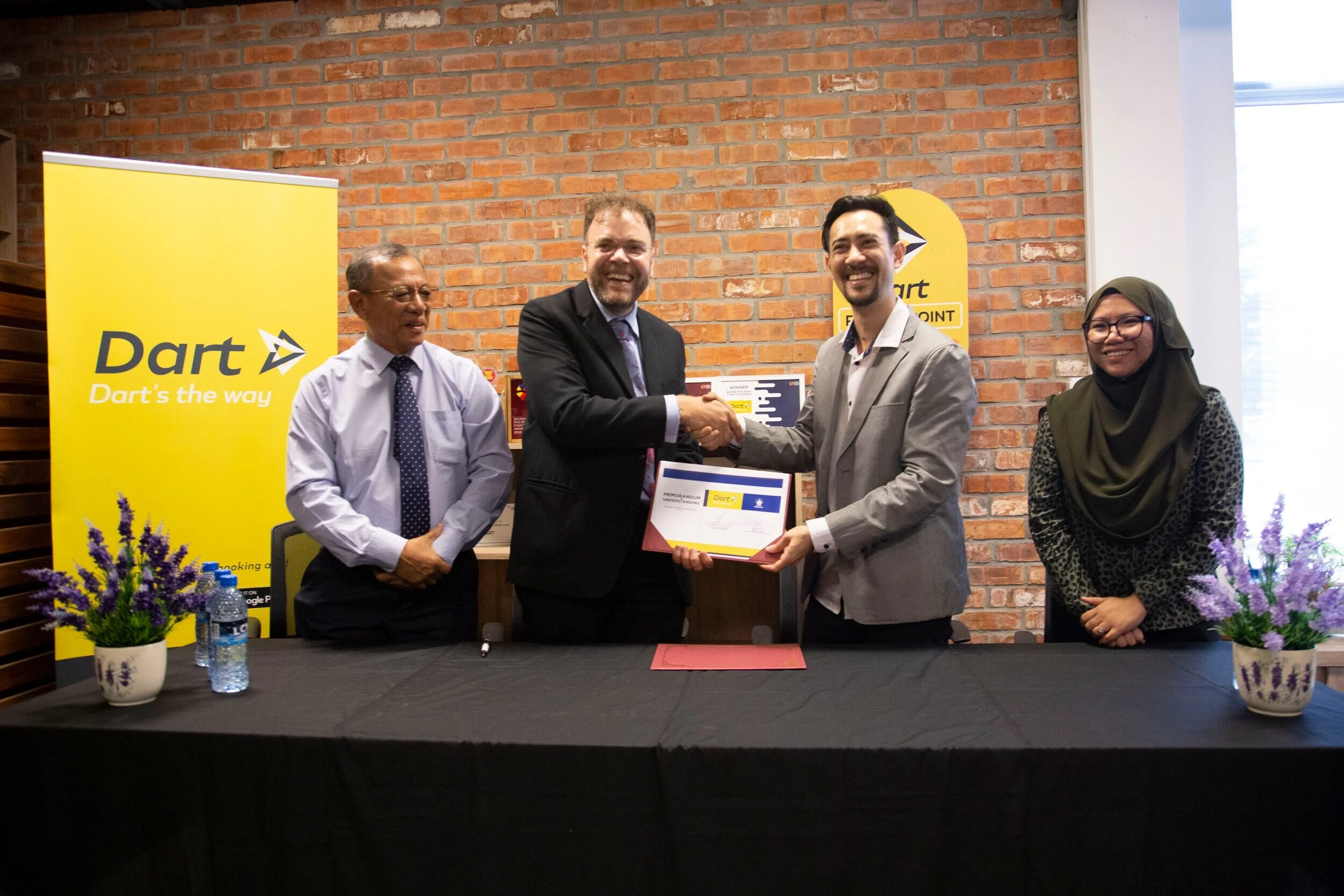  From left to right : Megamas Deputy General Manager, Hj Mahmud, General Manager, Michael Stringer, Dart CEO and Co-founder Zul’Amali Idris and Operations and Driver Acquisition Lead, Siti Nor Syaahidah 