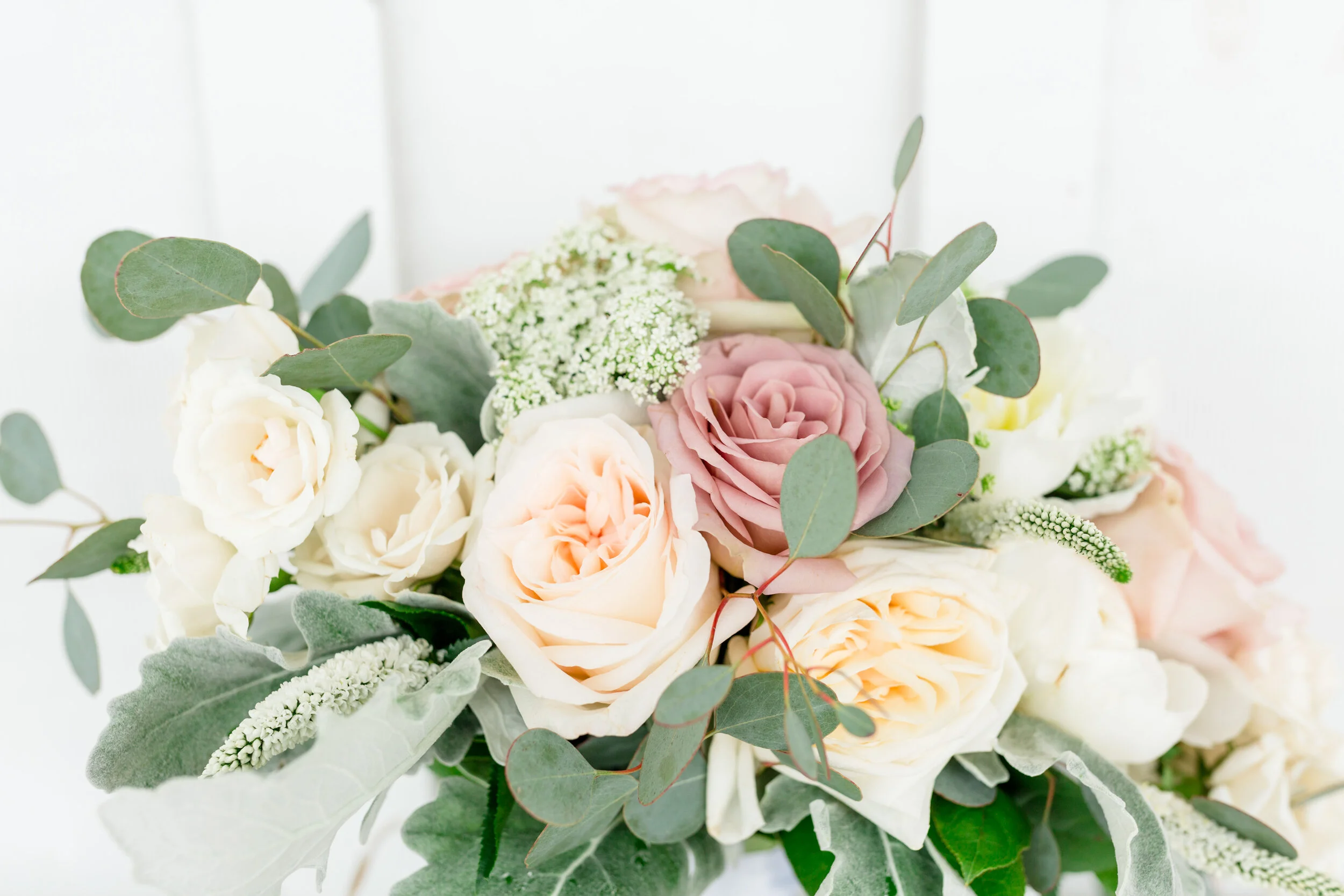gettingready-courtneyjosh-cassidymrphotography-42.jpg