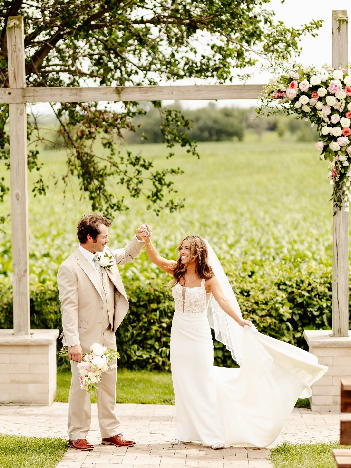 Wake up! If you feel like you are in a wedding planning rut you can literally redesign *every* aspect of your wedding - whenever you feel like it - until you finally get the wedding day full package vibe you deserve. 💖 

That&rsquo;s why we don&rsqu