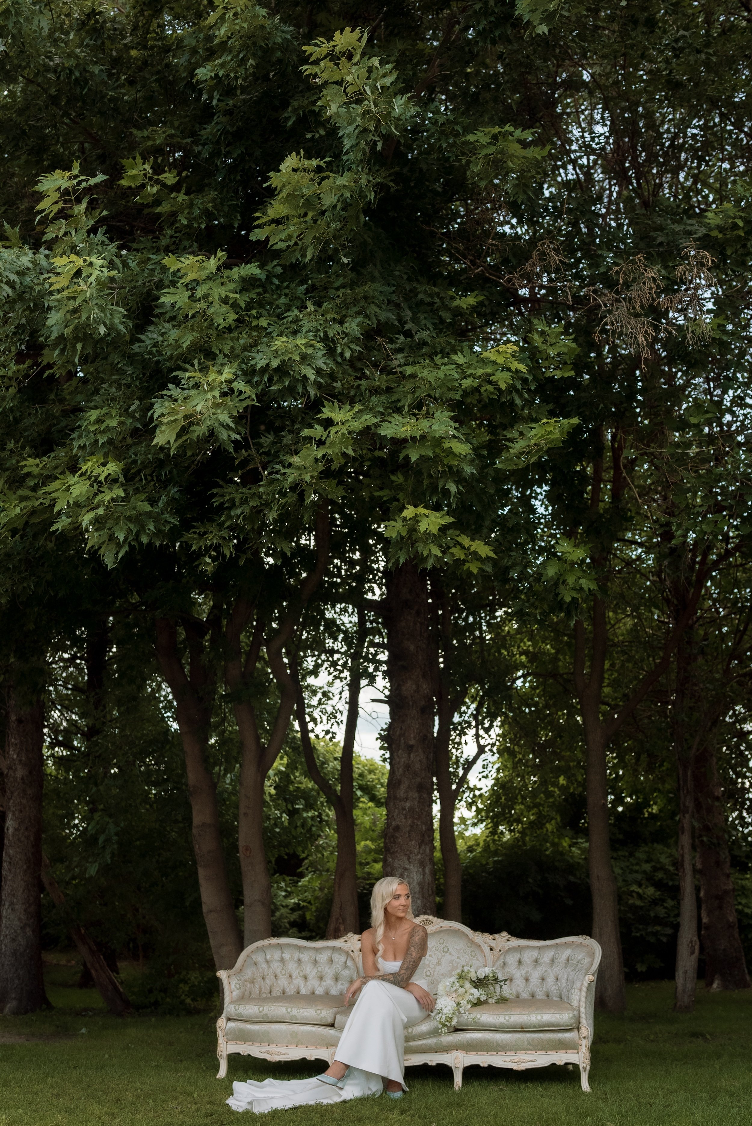 french-vintage-wedding-sofa-hello-wildflower.jpg