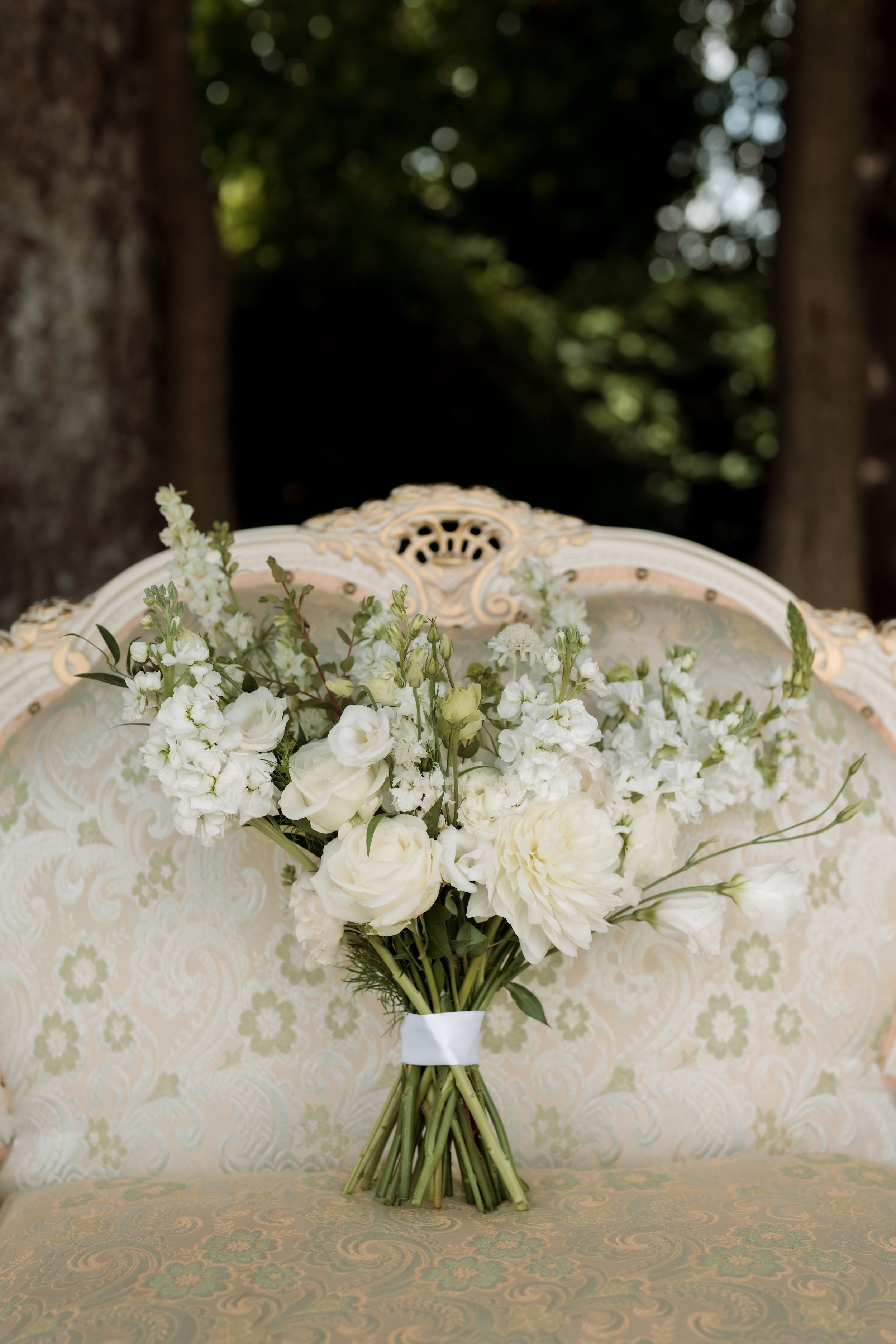 hello-wildflower-elizabeth-sofa-mn-wedding.jpg