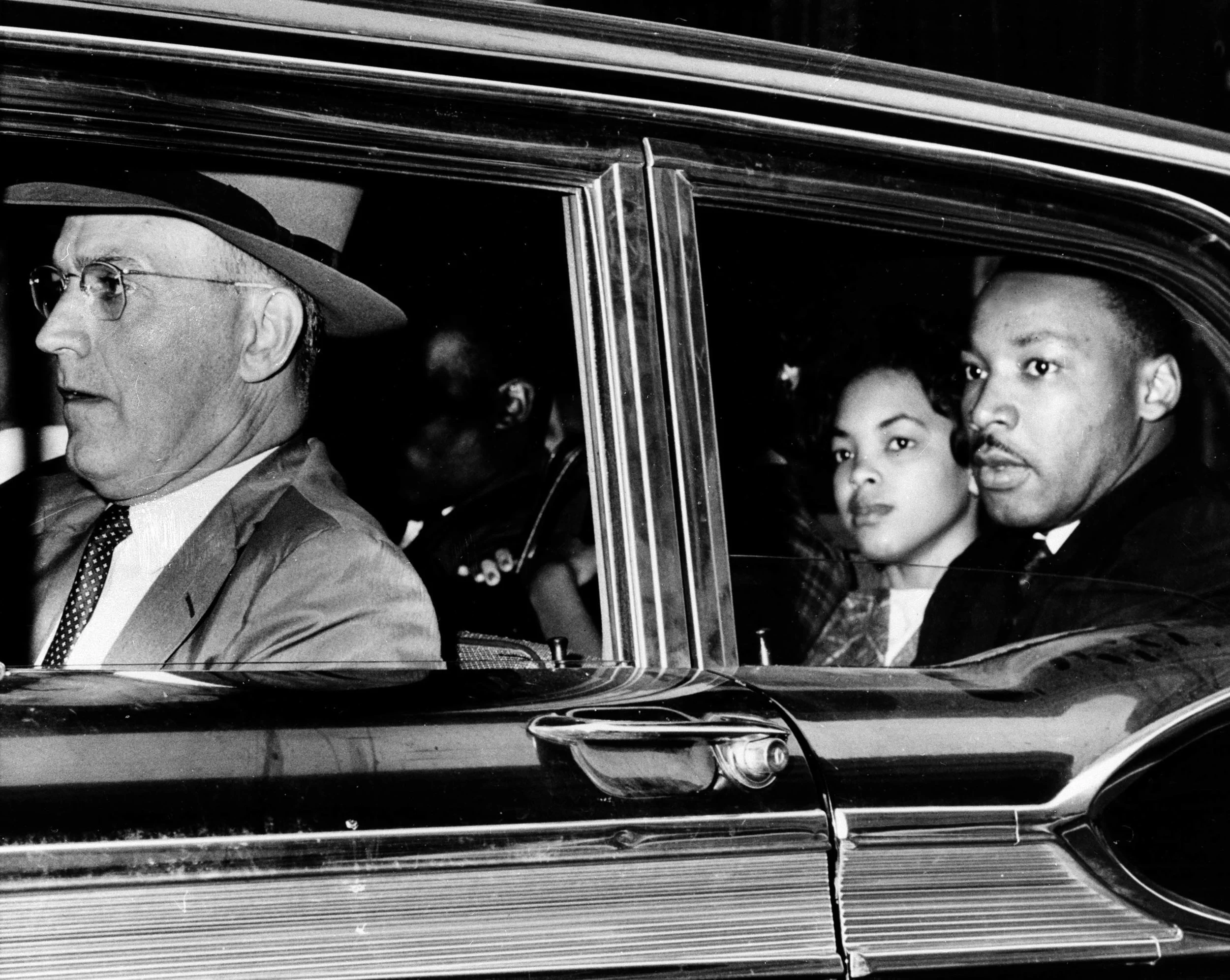 PAGE 53: DR. MARTIN LUTHER KING JR. WAS ARRESTED ALONG WITH 52 STUDENTS ON OCTOBER 19, 1960 FOR ATTEMPTING TO INTEGRATE A CAFETERIA AT RICH'S DEPARTMENT STORE. TAKEN AWAY IN A POLICE CAR DRIVEN BY ATLANTA POLICE CAPTAIN R.E.. LITTLE ARE DR. KING AND STUDENT ACTIVISTS, AGNUS BLONDEAN ORBERT (NELSON), MARILYN PRICE, AND LONNIE KING (OBSCURED). 