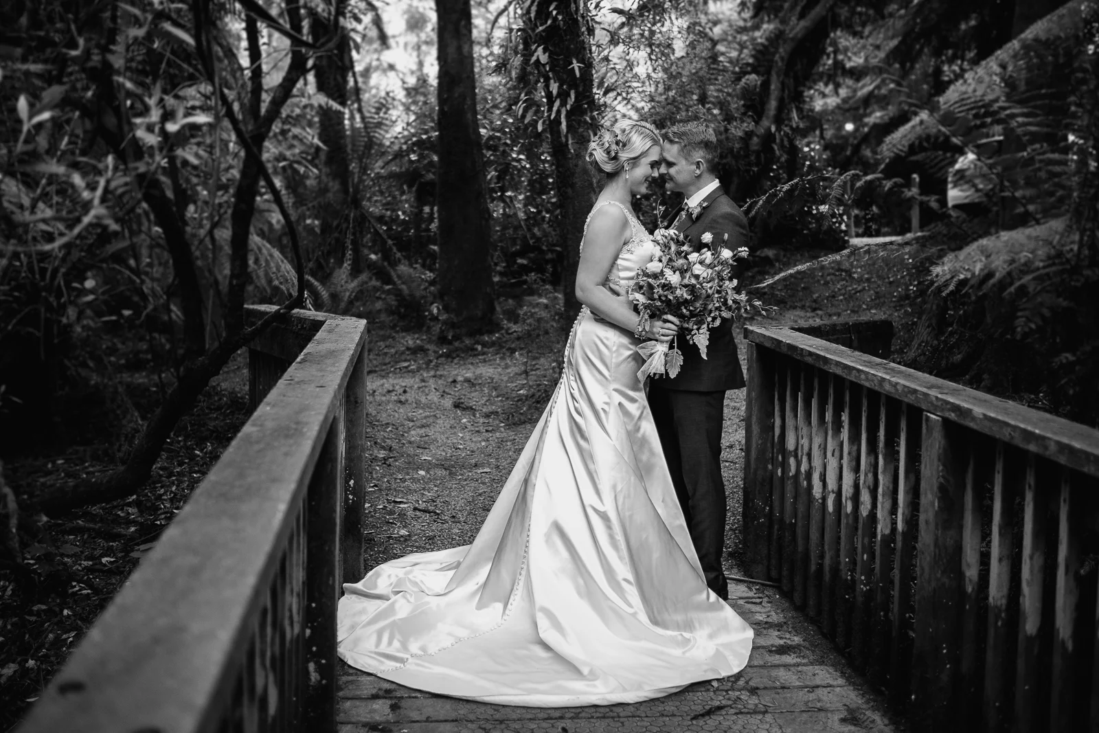 ArtAroundPhotos-jaxwed-walk-8.jpg