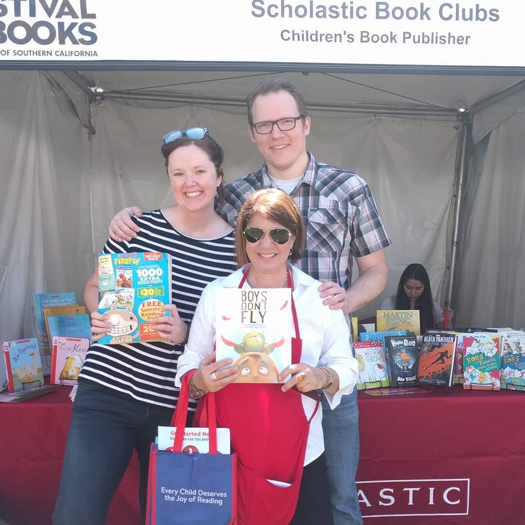 We just met some new friends @scholasticbookclubs booth at the LA Times Festival of Books!